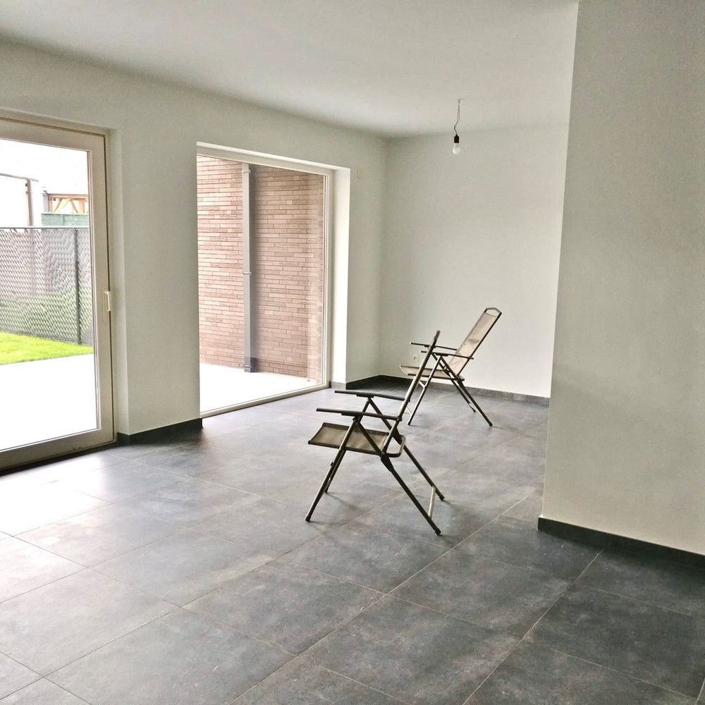 Modern gelijkvloers appartement met terras en tuintje in Opitter foto 7