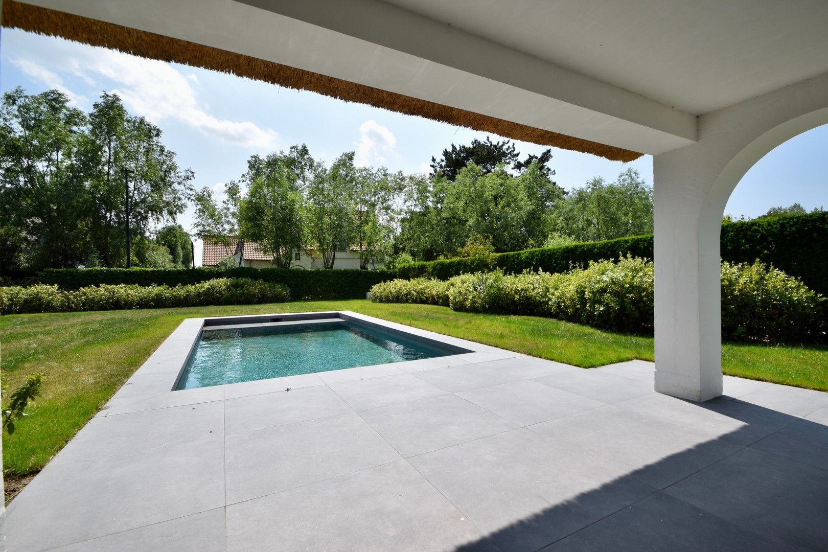 Alleenstaande villa uitzonderlijk rustig gelegen in een groene omgeving, aan de rand van het Zoute vlakbij de Kalfsmolen en de Graaf Jansdijk. foto 9