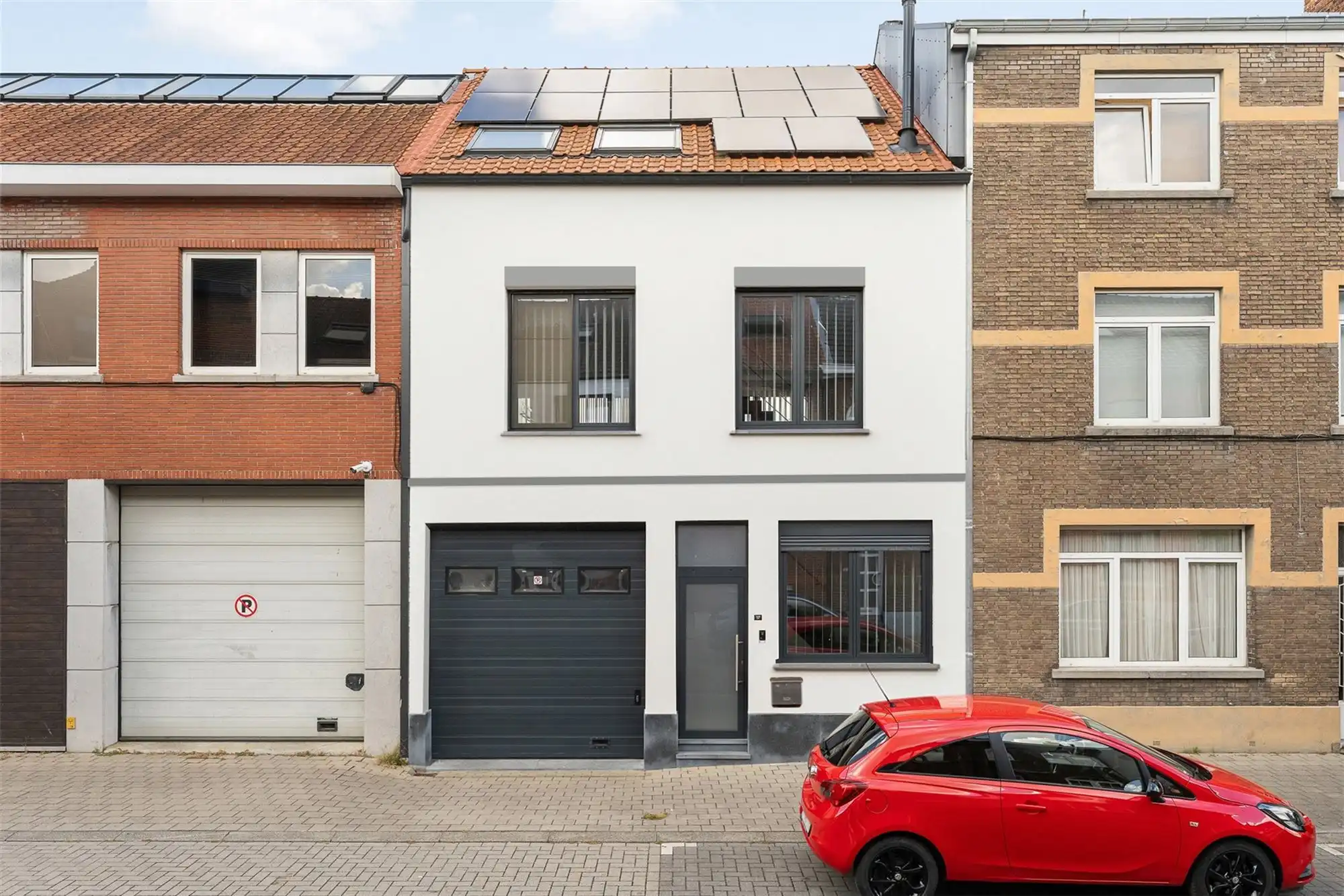 RECENT GERENOVEERDE WONING (175M²) MET HOBBY-/WERKRUIMTE VAN 212M² IN HASSELT CENTRUM foto {{pictureIndex}}