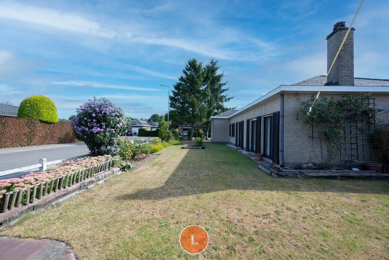 Te moderniseren bungalow met garage in rustige omgeving foto 9