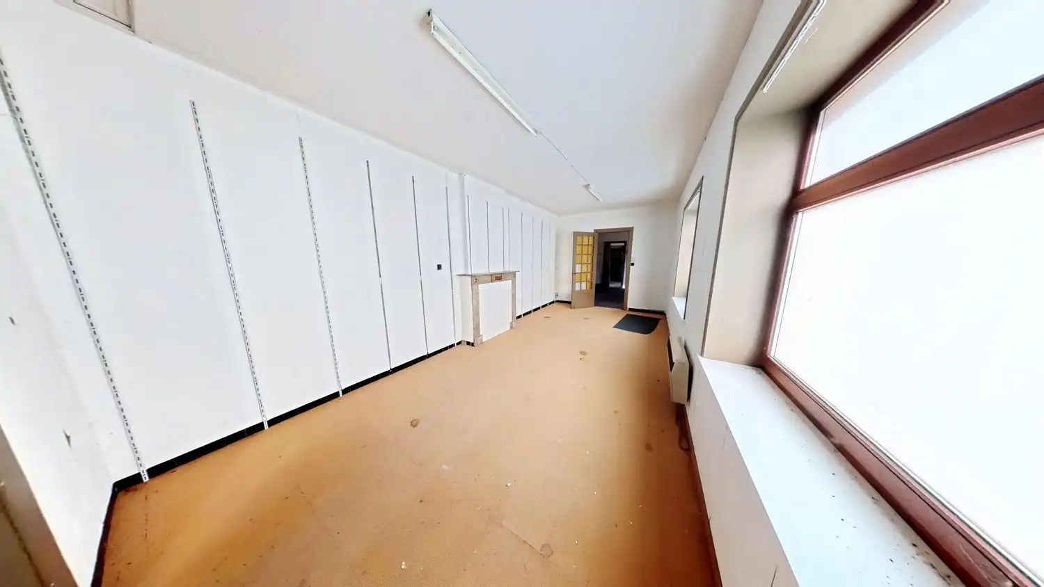 Handelspand met zeer ruim appartement in het centrum Brakel! foto 7