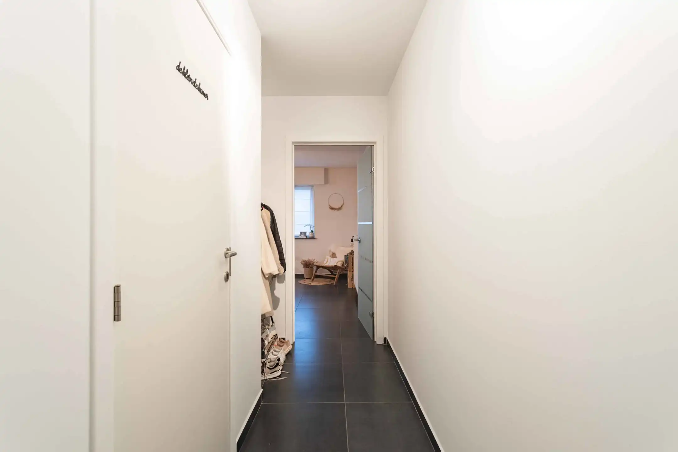 Instapklaar appartement met groot terras en garage foto 2