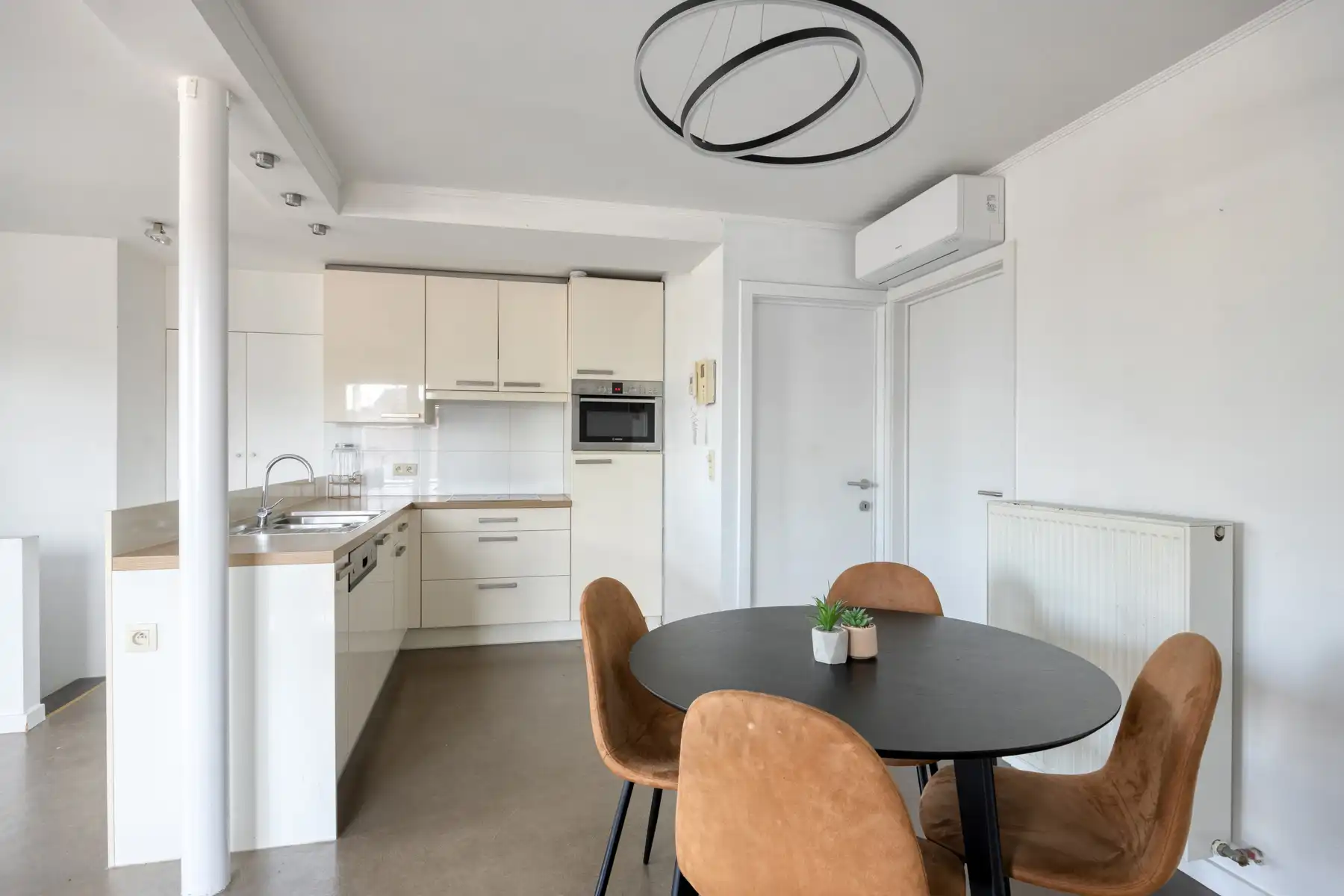 Lichtrijk instapklaar 1-slk appartement met ruim terras! foto 6