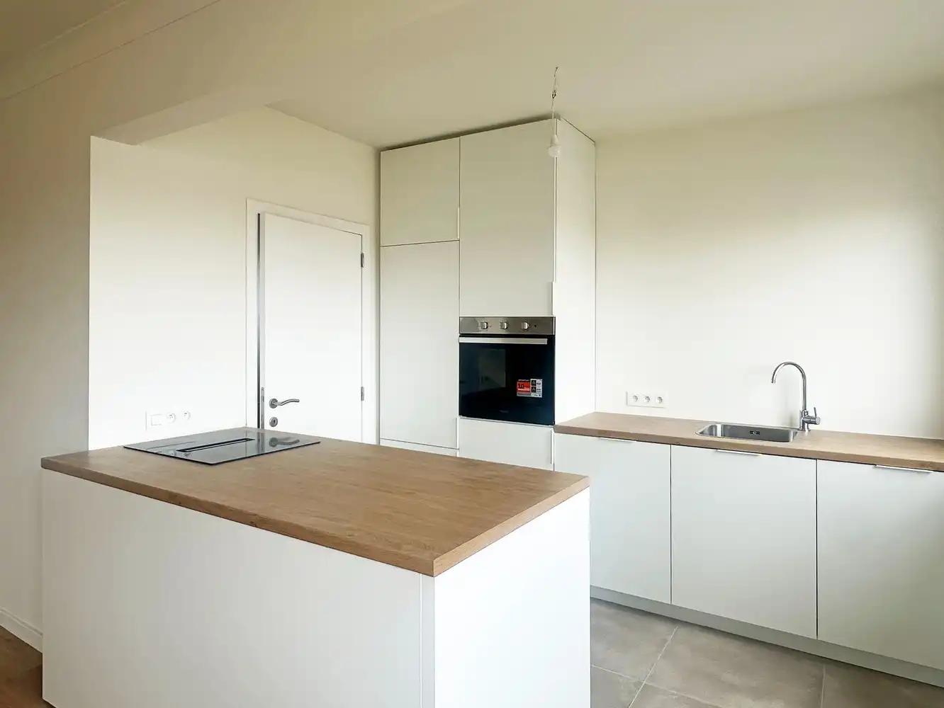 Volledig gerenoveerd 2-slaapkamer appartement in Aartselaar! foto 4