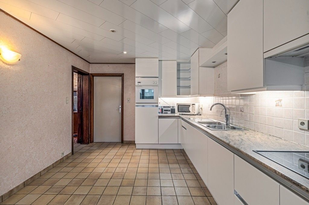ADINKERKE: Zonnige bungalow/villa op mooie hoekligging met 2 slaapkamers en badkamer op het gelijkvloers, ruime garage en onderhoudsvriendelijke tuin op 633m² grondopp. foto 7