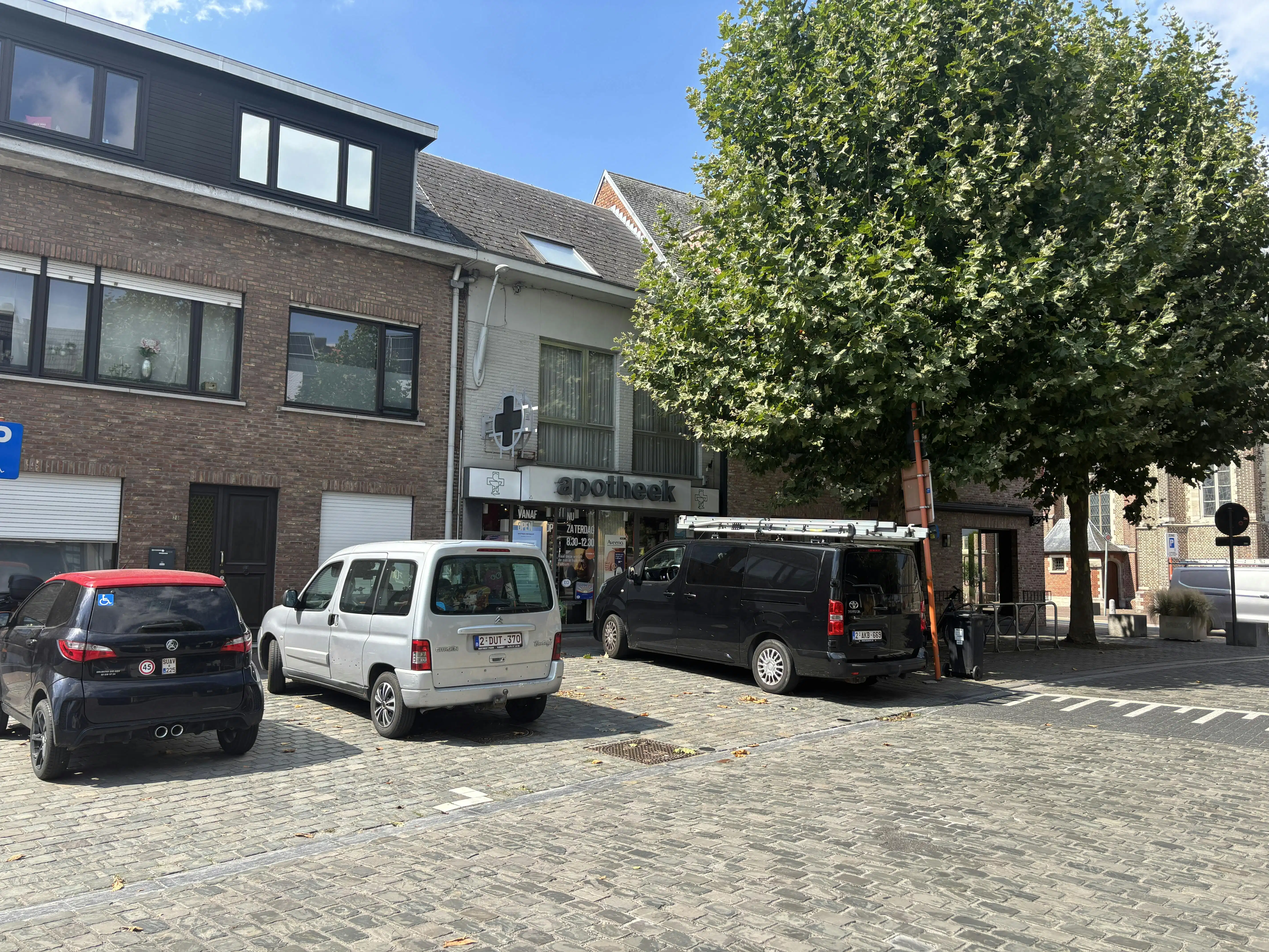 Handelspand met woonst te koop in centrum Brecht! foto 2