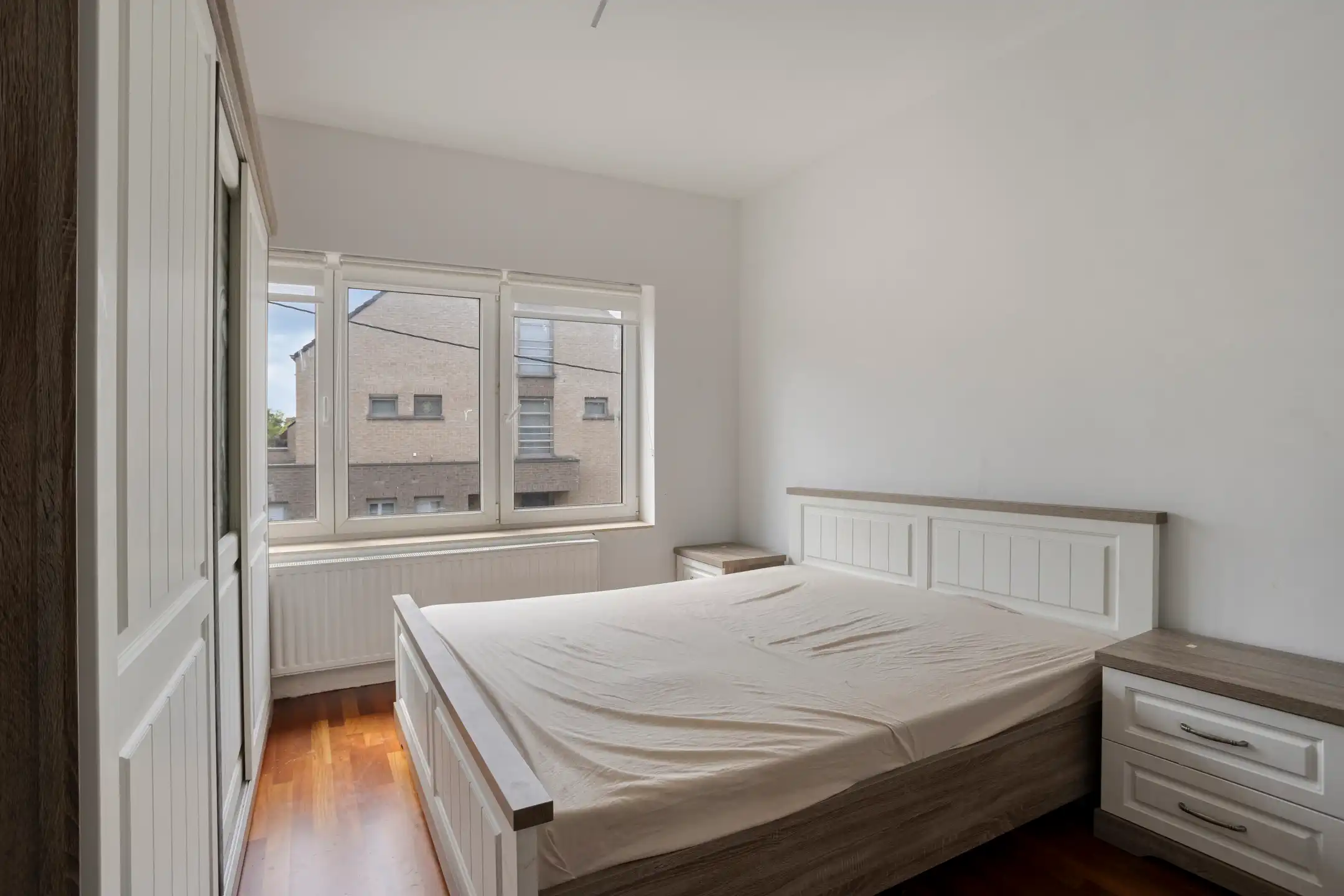Ruime rijwoning met 4 slaapkamers en renovatiepotentieel foto 8