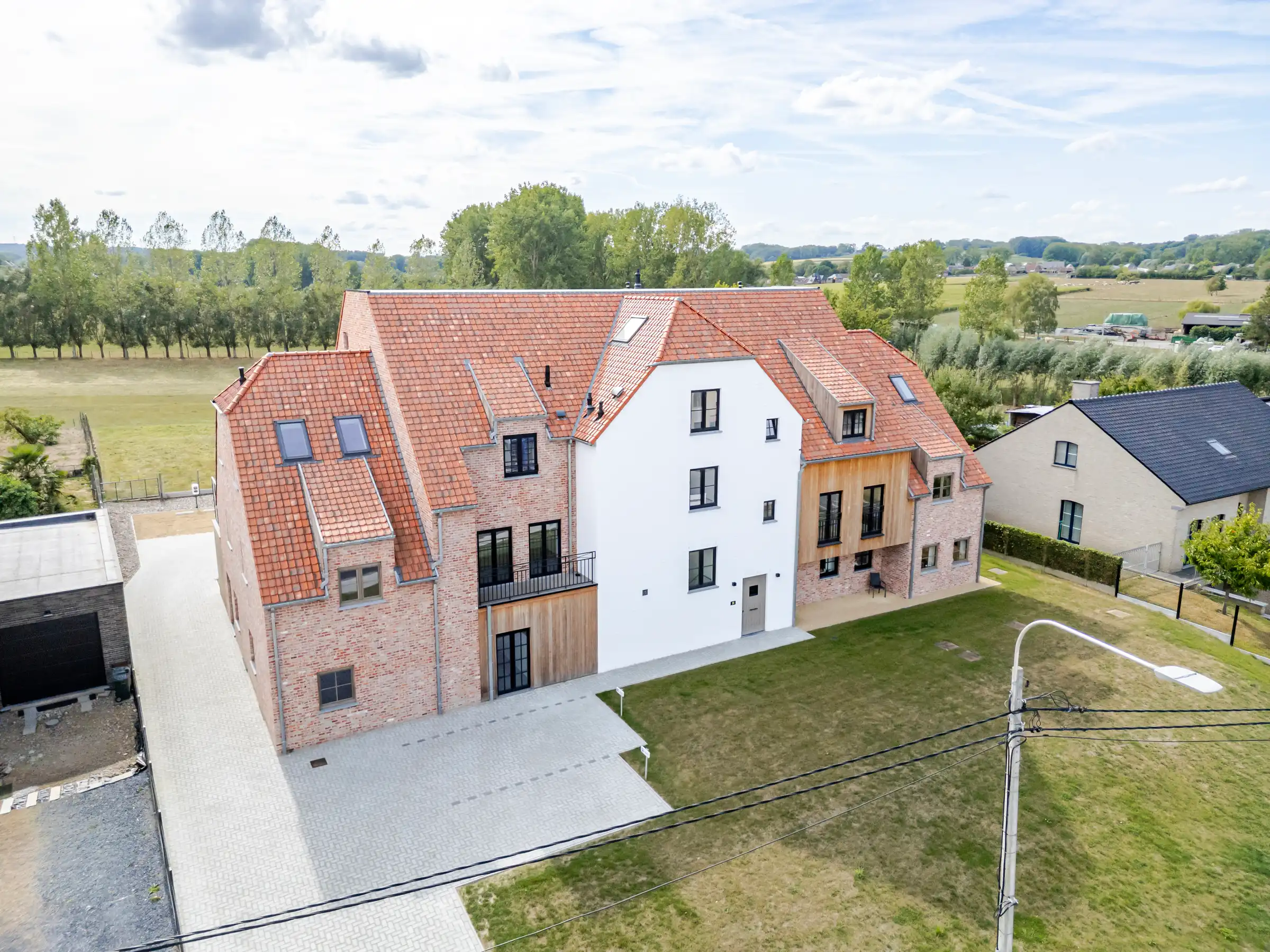 Ruim gelijkvloers villa-appartement met tuin foto 6