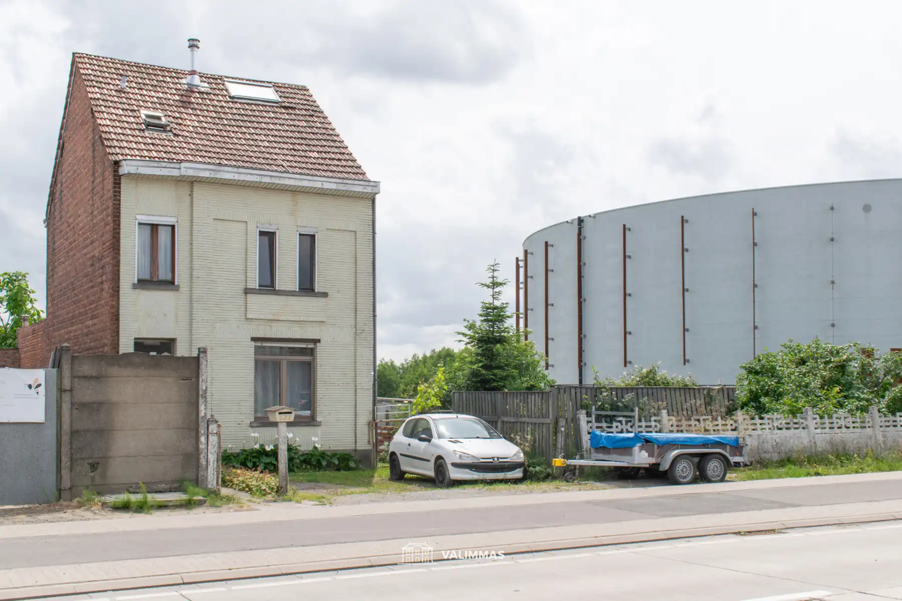 Driegevelwoning op 6 are 40, met mooie tuin en parking ... foto 2