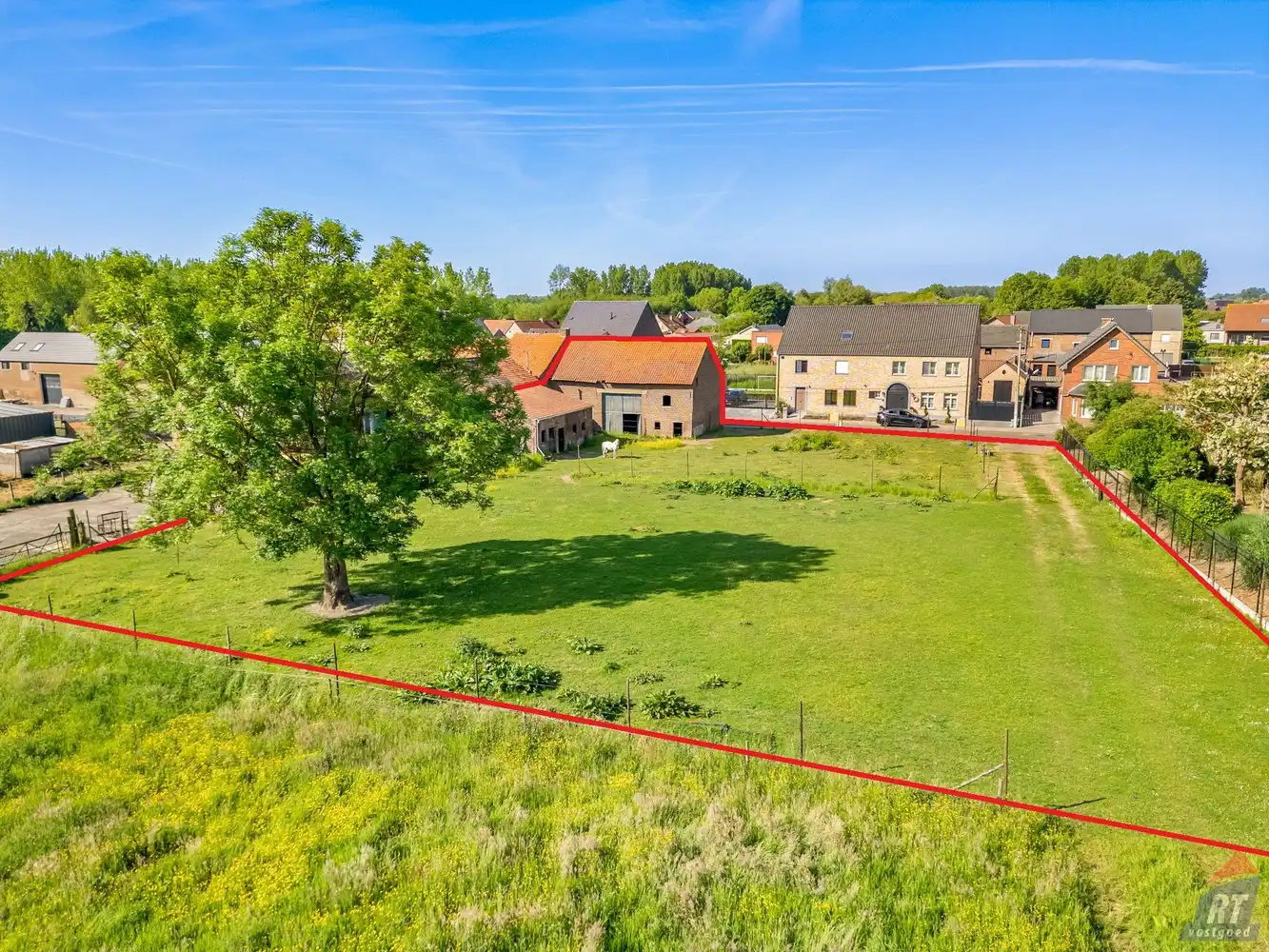 Ruim bouwperceel met verkavelingsmogelijkheden foto 2