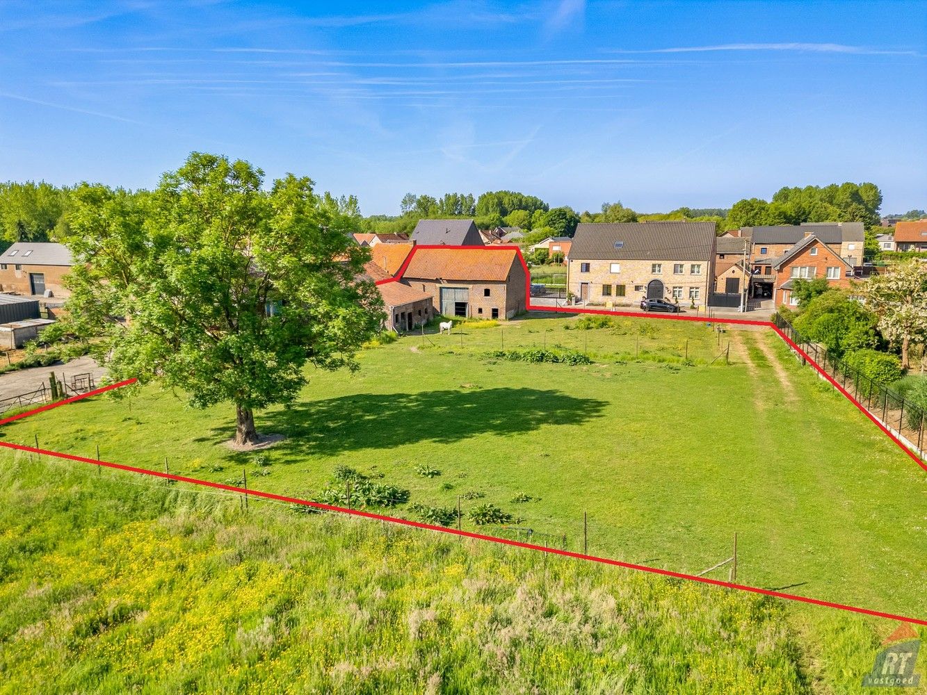 Ruim bouwperceel met verkavelingsmogelijkheden foto 2