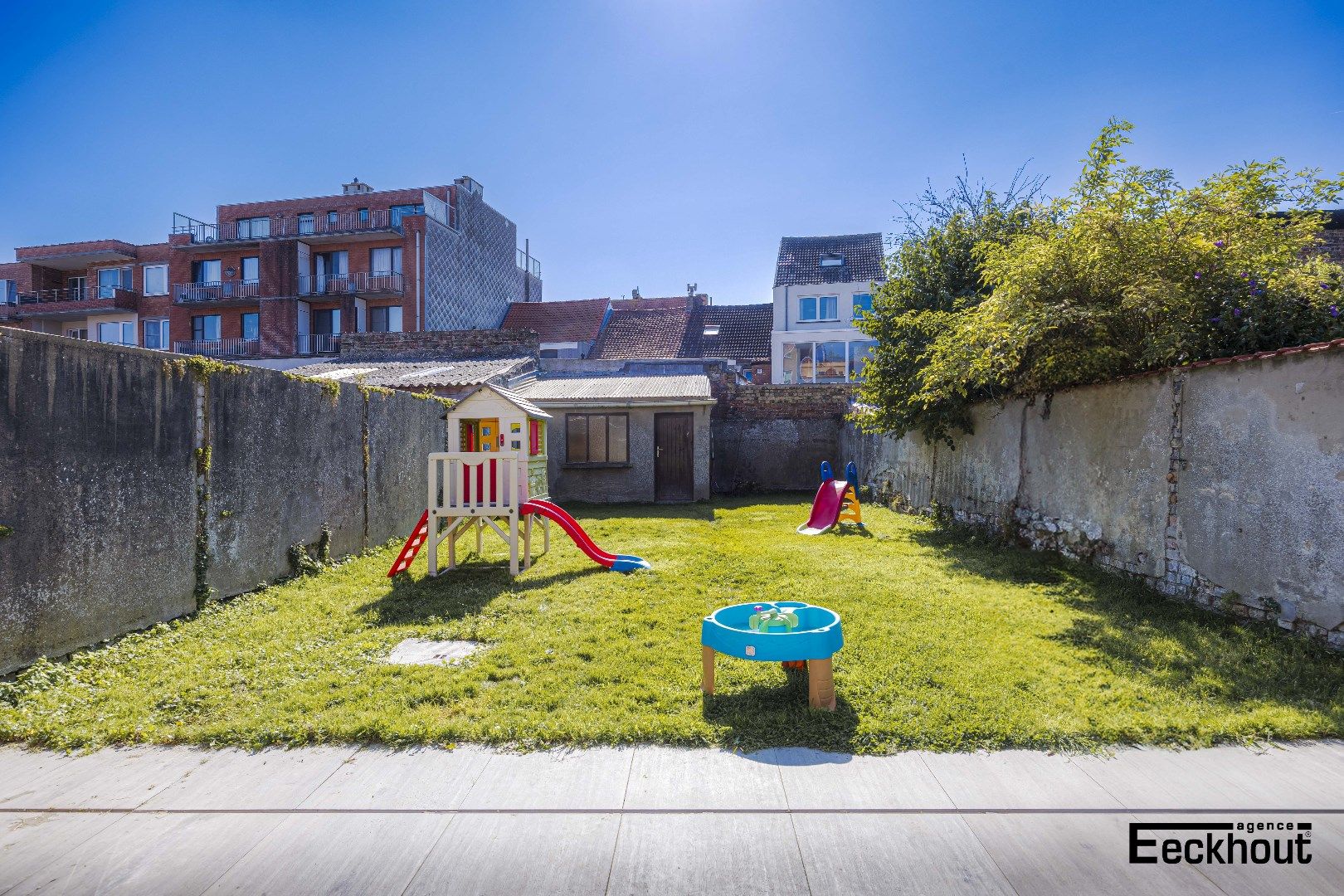 Grondig gerenoveerde woning met tuin, terras, garage en 4 slaapkamers te Oostende! foto 9