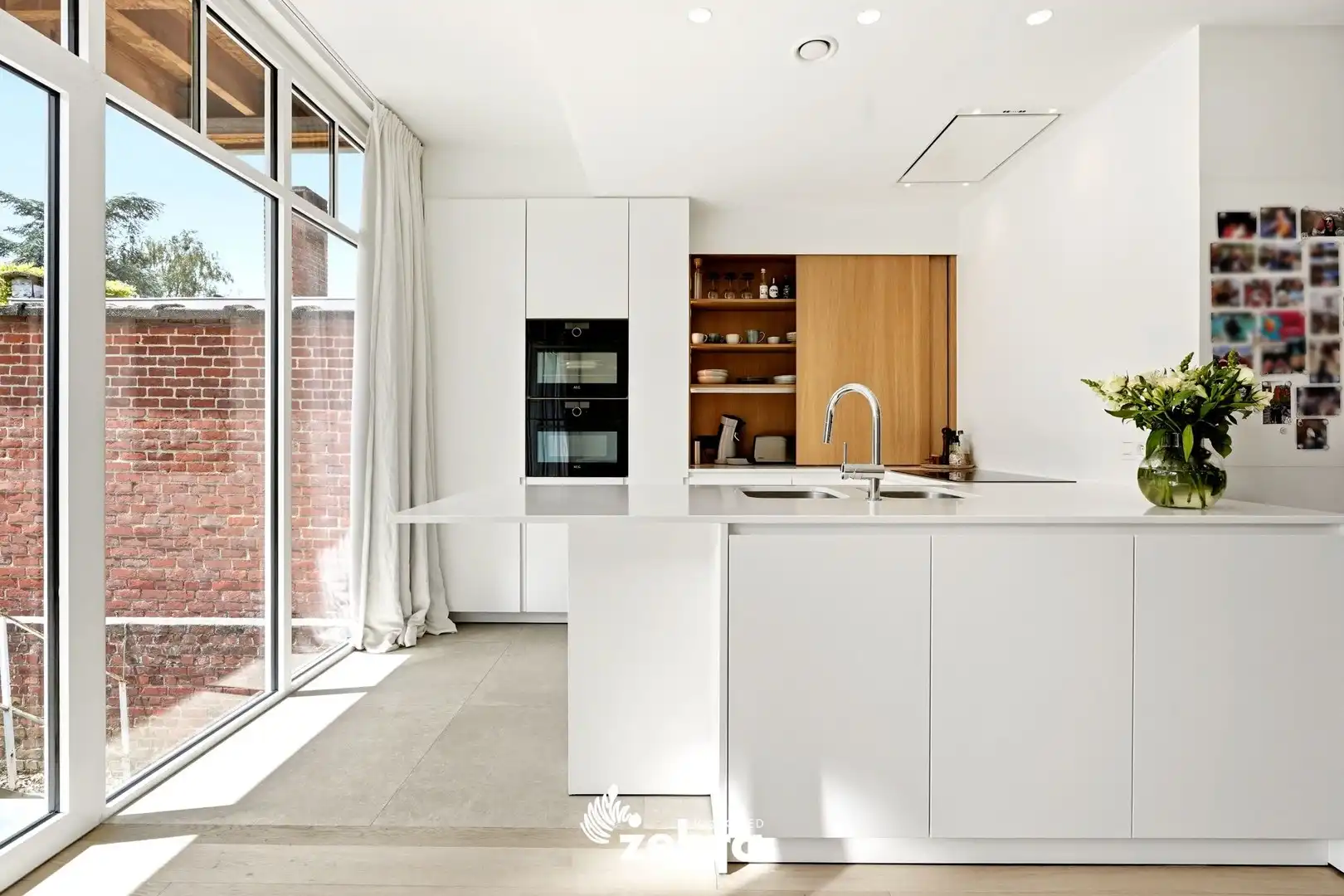 Kwalitatief gerenoveerde herenwoning met garage te Sint-Elisabeth Kortrijk! foto 8