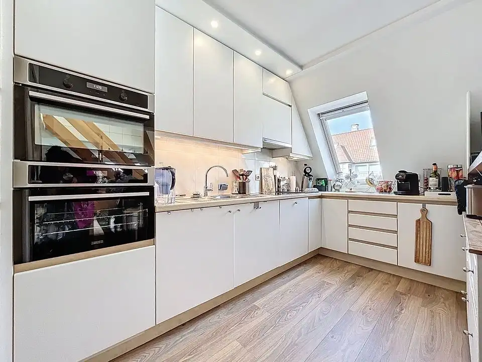 Uw eigen plek aan zee: stijlvol duplex-appartement met 3 slpks in het hart van Koksijde foto 8