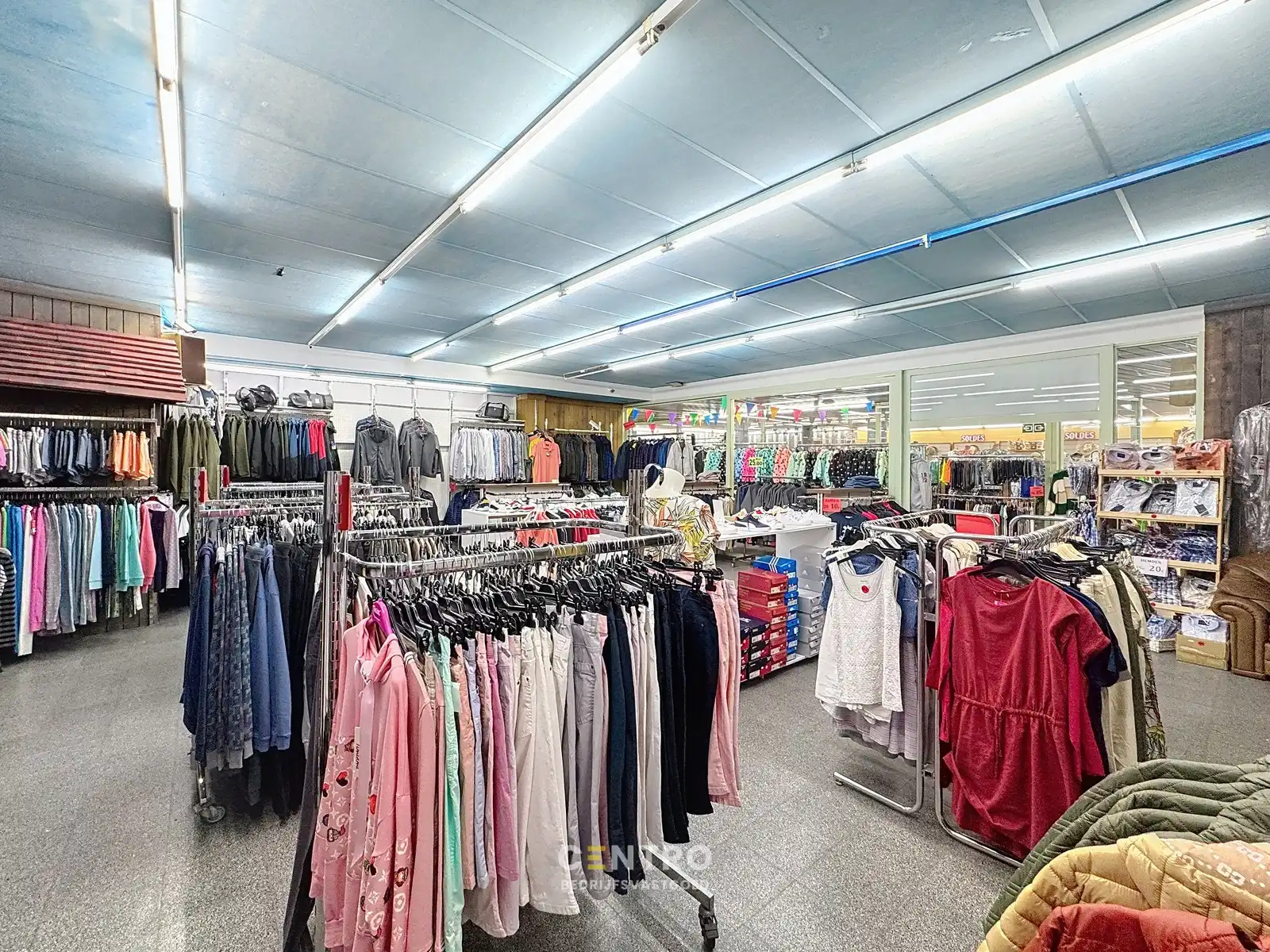 Verhuurd handelspand (650m²) langs de Zeedijk, inclusief 3 studio's! foto 14