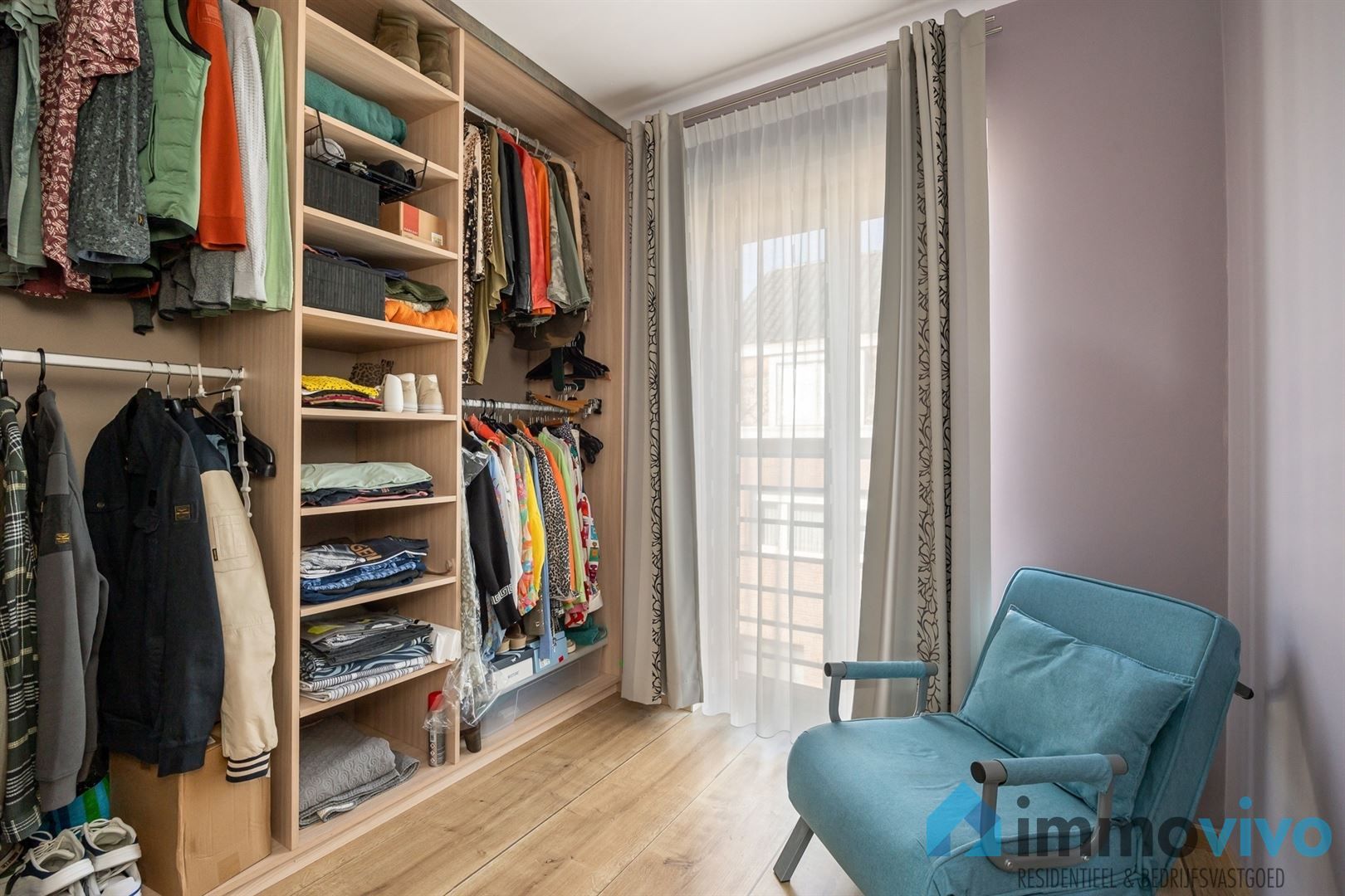 Instapklaar 2-slaapkamer appartement met terras en staanplaats. foto 11