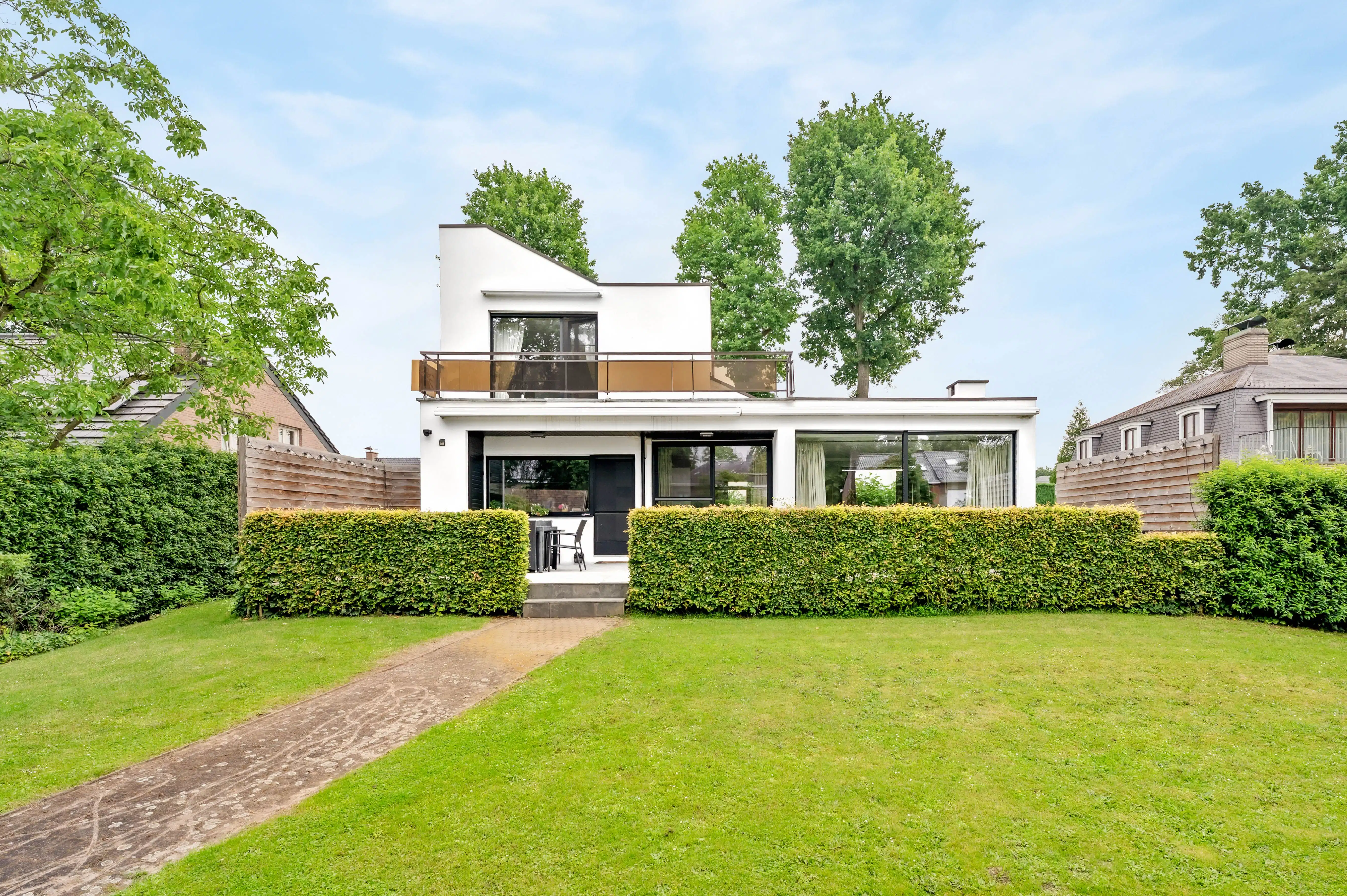 Stijlvolle split-levelvilla met veel licht en ruimte foto 3
