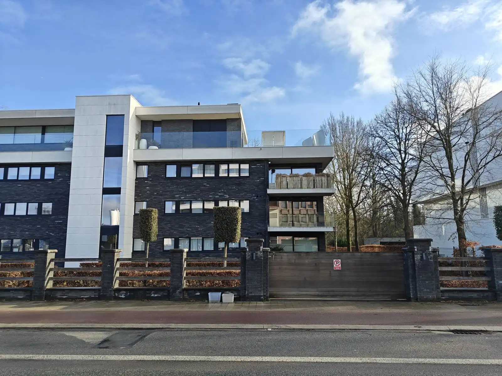 2 slaapkamer app met staanplaats en lasten inbegrepen! foto {{pictureIndex}}