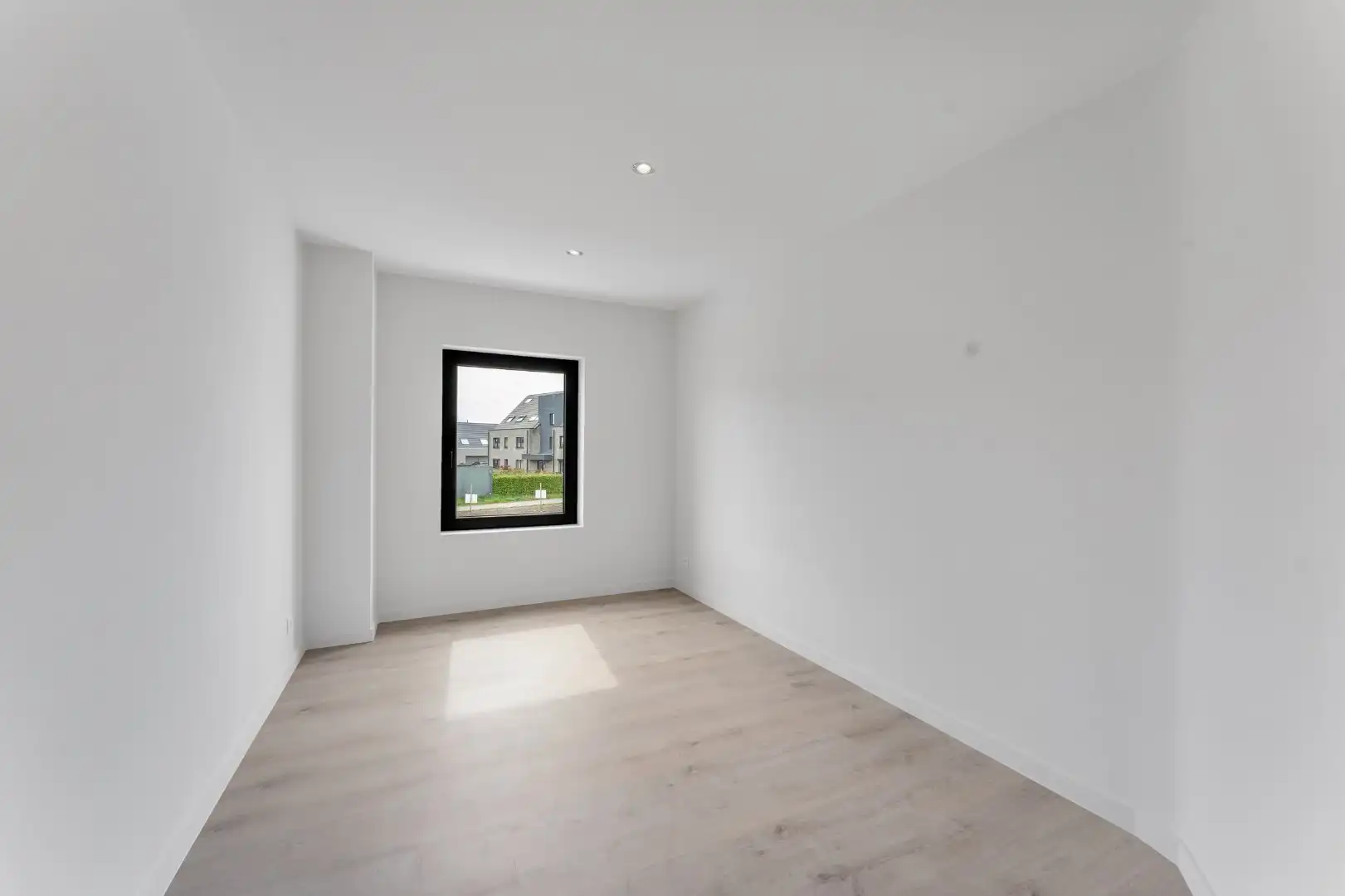 Instapklare, stijlvol gerenoveerde rijwoning in het hart van Bredene-Dorp foto 14