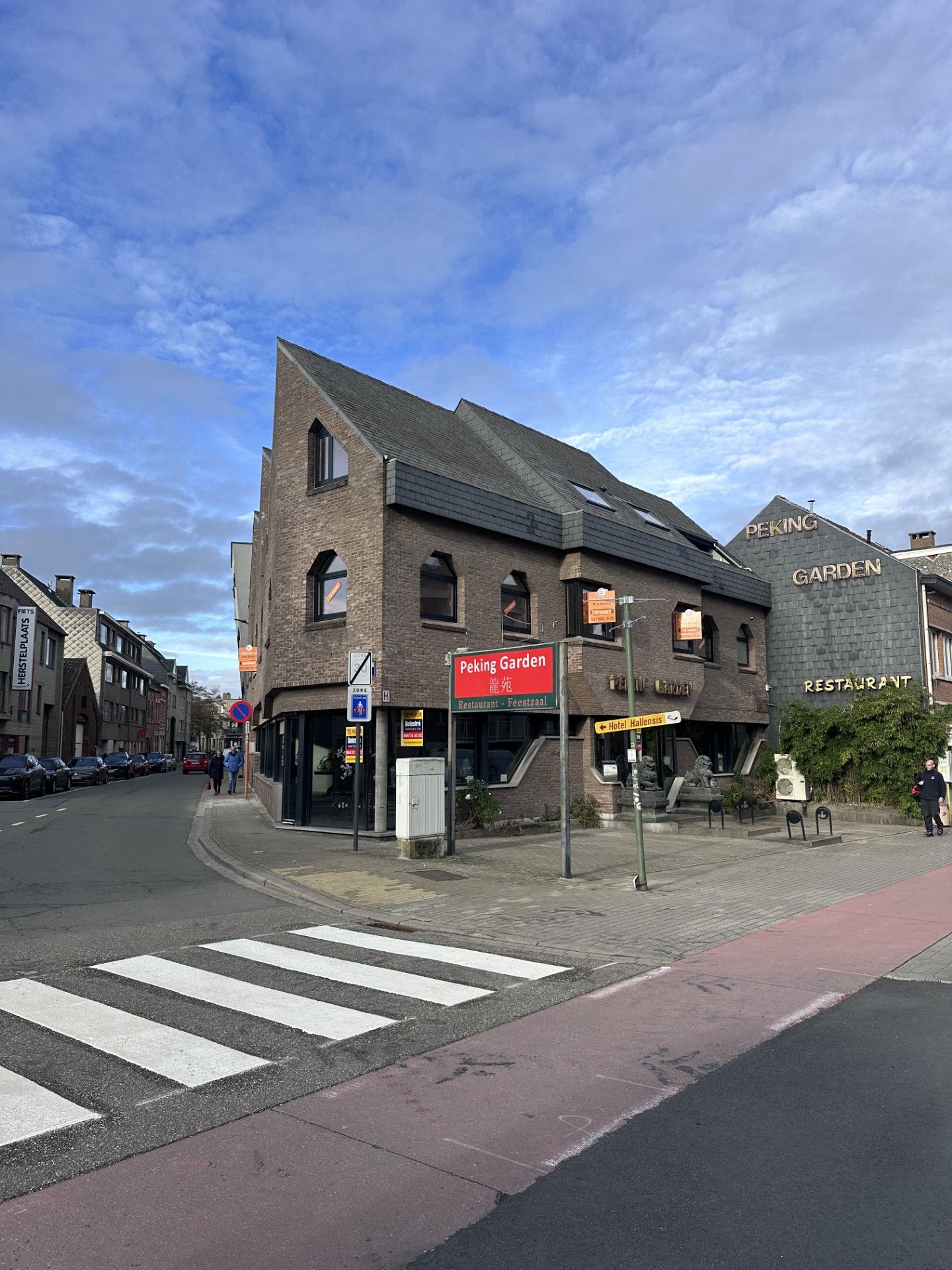 RUIM COMMERCIEEL PAND 450 M2 MET PARKING OP TOPLOCATIE  foto 2