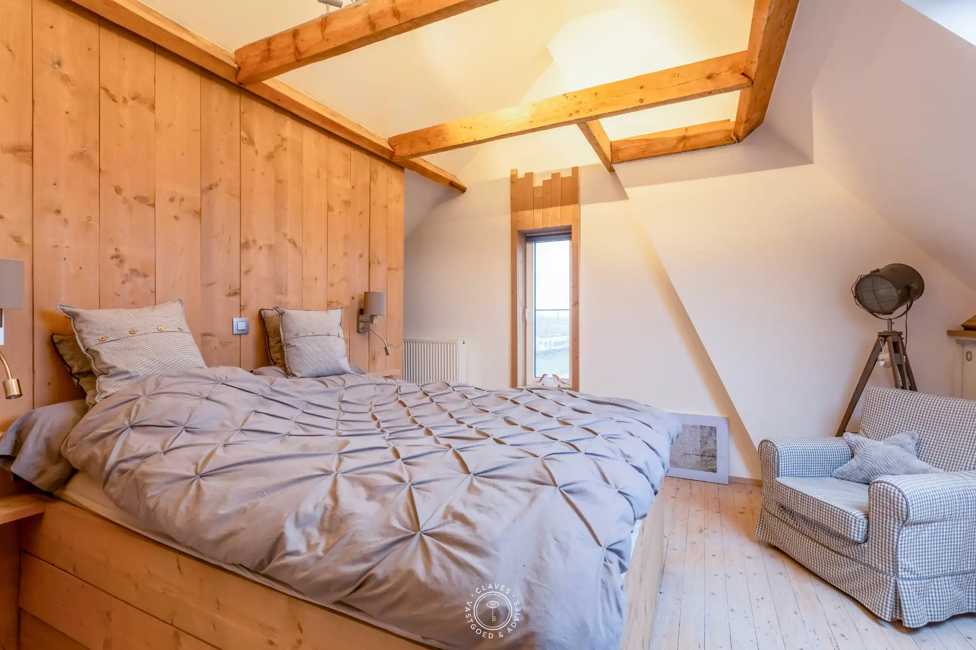 Charmante halfopen bebouwing met open zicht op achterliggende velden foto 18