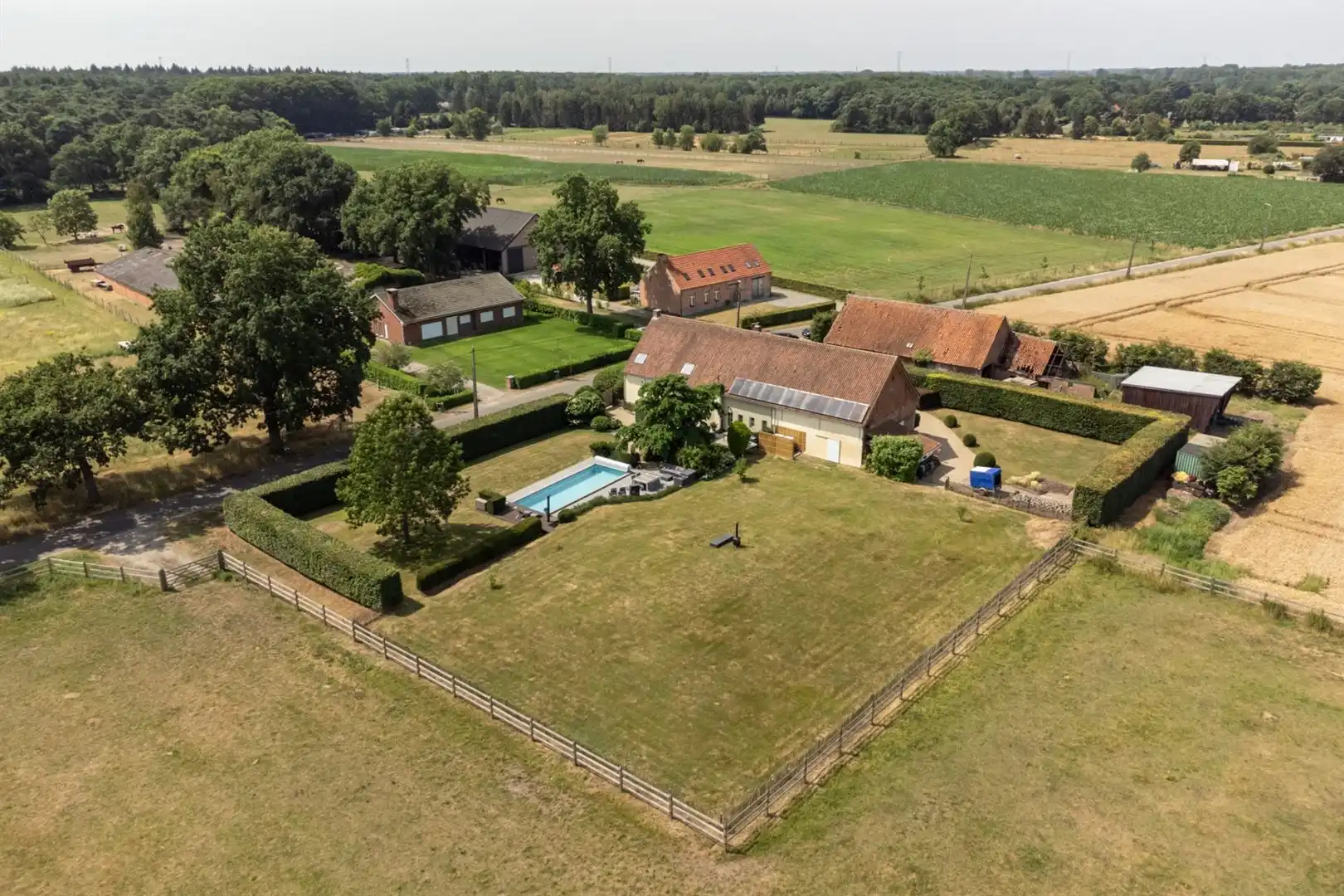 Authentieke kasteelhoeve op toplocatie tussen de weilanden. foto 30