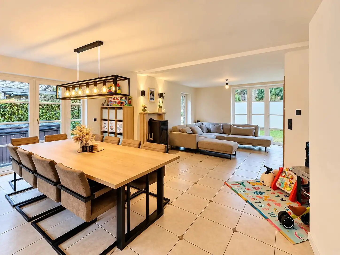 Instapklare woning met 4 slaapkamers op een mooi perceel. foto 5