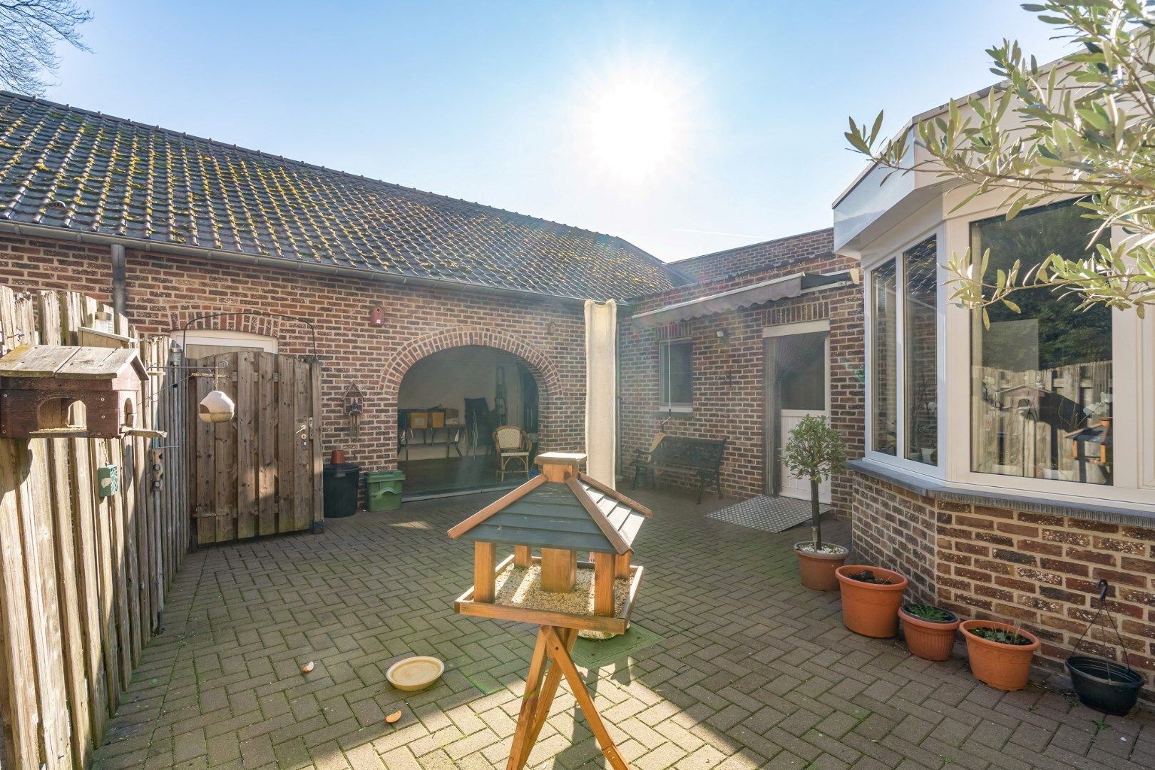 Statige herenwoning met tuin, herbestemd tot meergezinswoning met twee wooneenheden en garages in het centrum van Hoeselt foto 12
