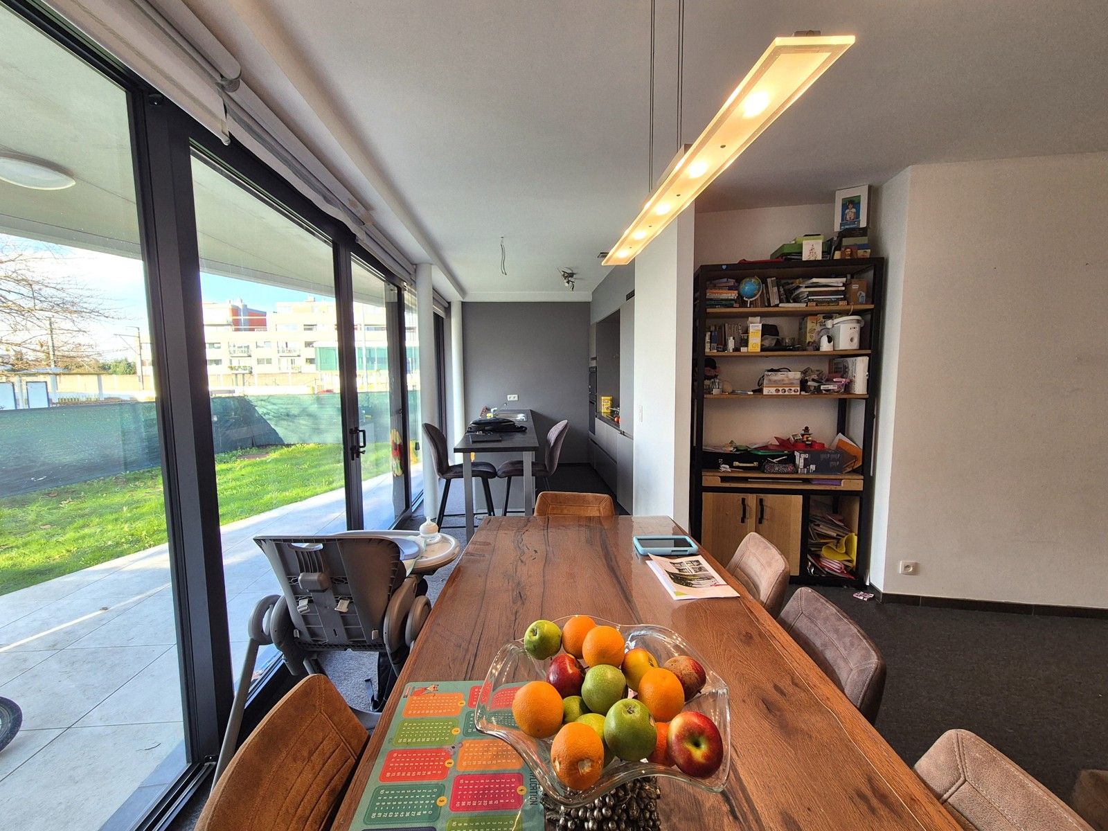 Grote glaspartij naar tuin/terras + recent esthetisch gebouw foto 4