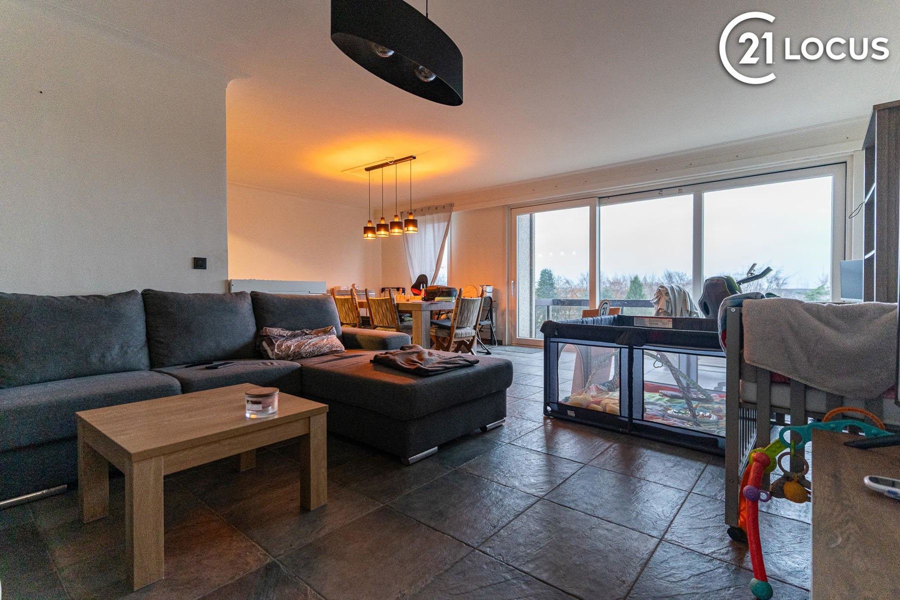 Ruim, Lichtrijk Appartement met Prachtig Uitzicht in Beveren foto 2