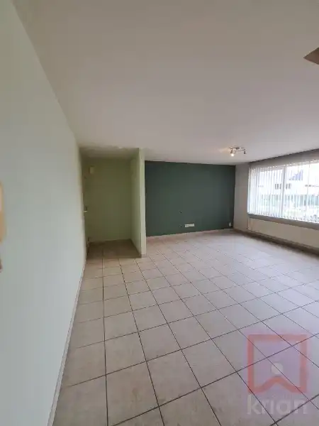 Ruim duplexapp met 3 slaapkamers, 2 auto staanplaatsen en tuin. foto 10