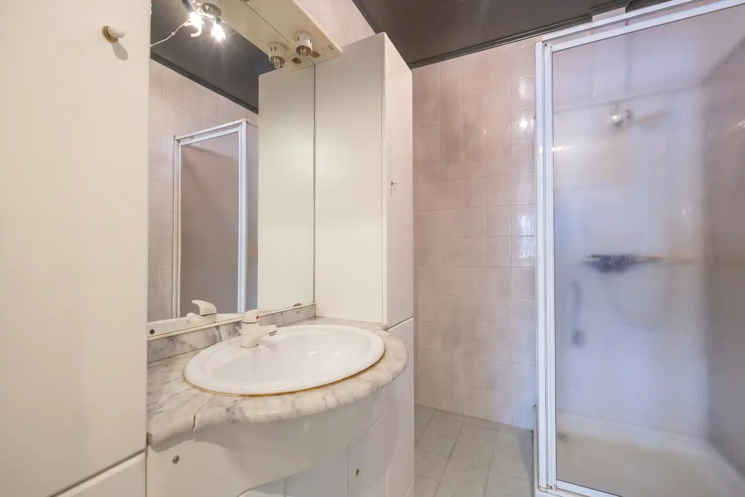 Te renoveren halfopen woning met veel potentieel foto 27
