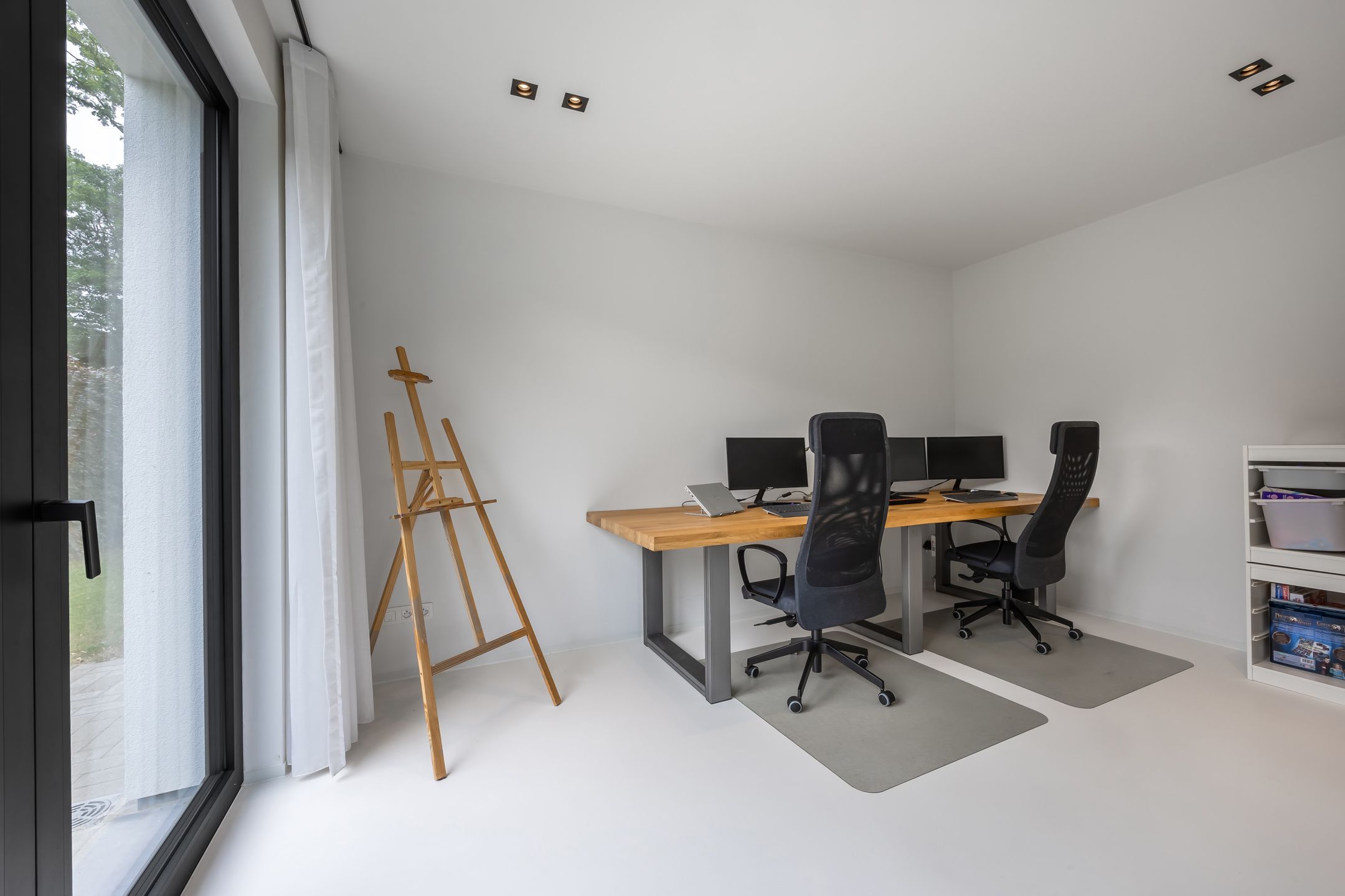 Licht en ruimte in strakke designwoning foto 23