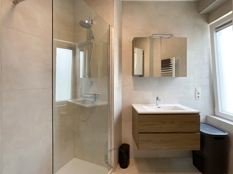 Volledig vernieuwd instapklaar appartement met autostaanplaats in hartje Beveren foto 10