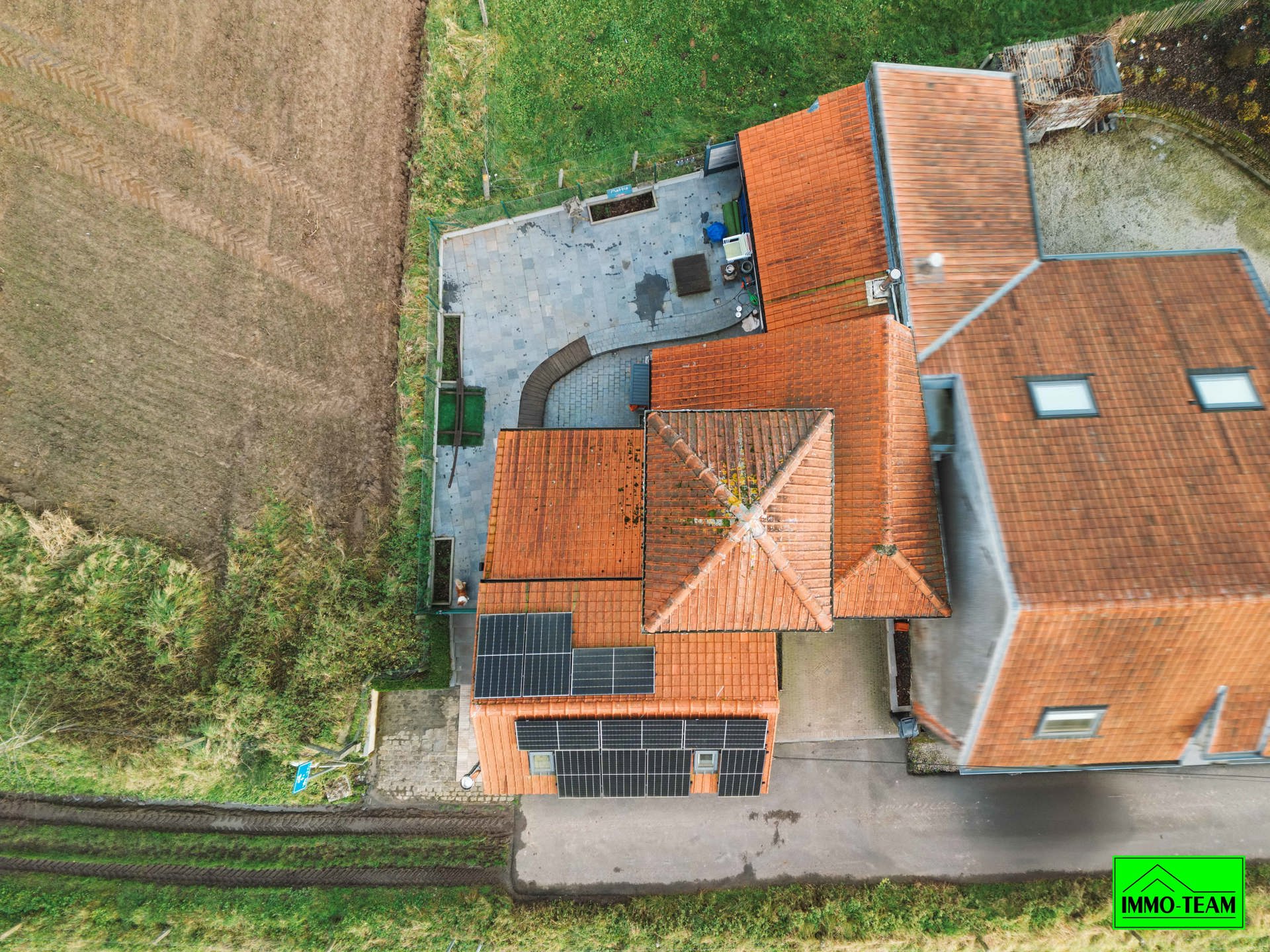 Rustig gelegen gerenoveerde gezinswoning met 3 slaapkamers foto 27