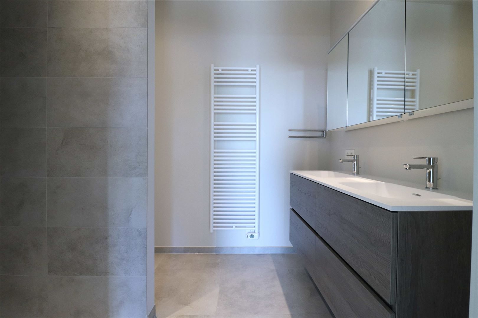 Luxe nieuwbouwappartement met terrassen foto 17