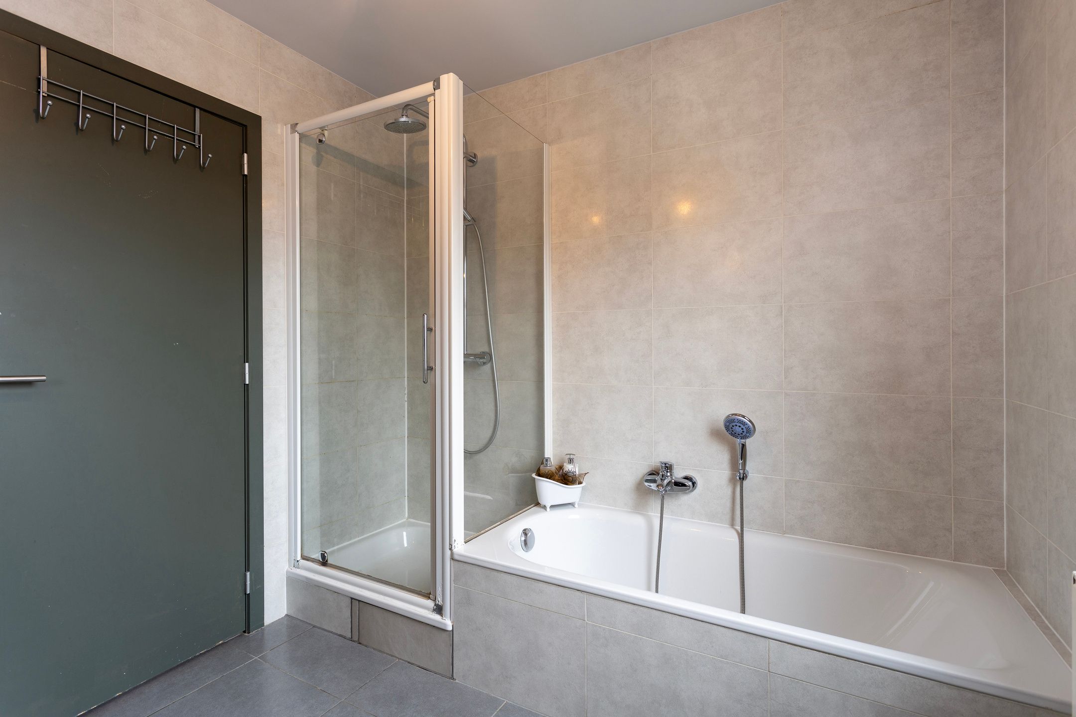 B&B Moment : MODERNE en instapklare HOB (3-4 slpk) met garage en gezellige tuin foto 16