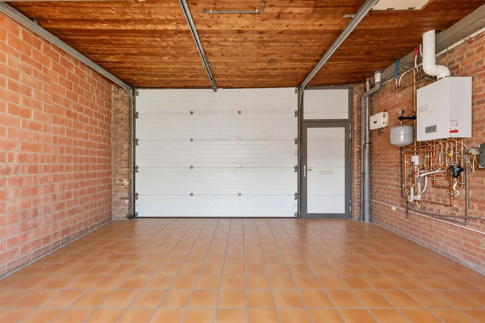 Verrassend ruime burgerwoning met 3 slk, tuin en garage foto 13