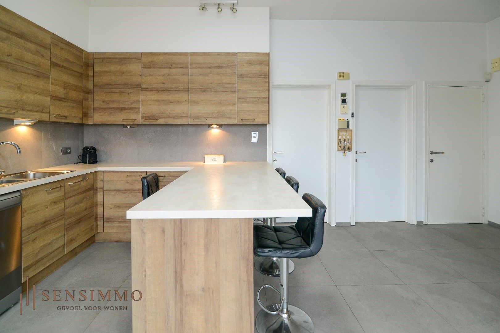 Unieke jaren ’70 woning met moderne upgrades en commerciële mogelijkheden foto 7
