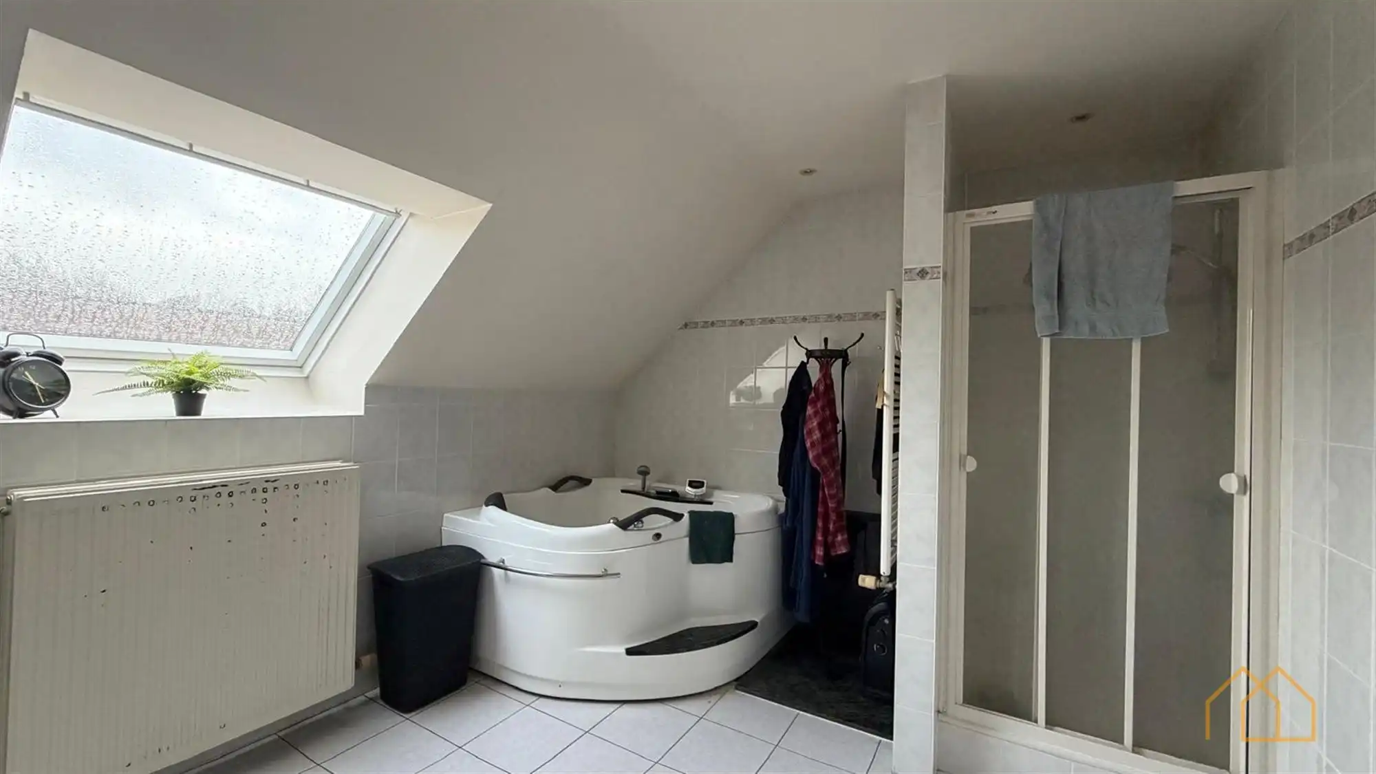 Ruime woning met burelen foto 16