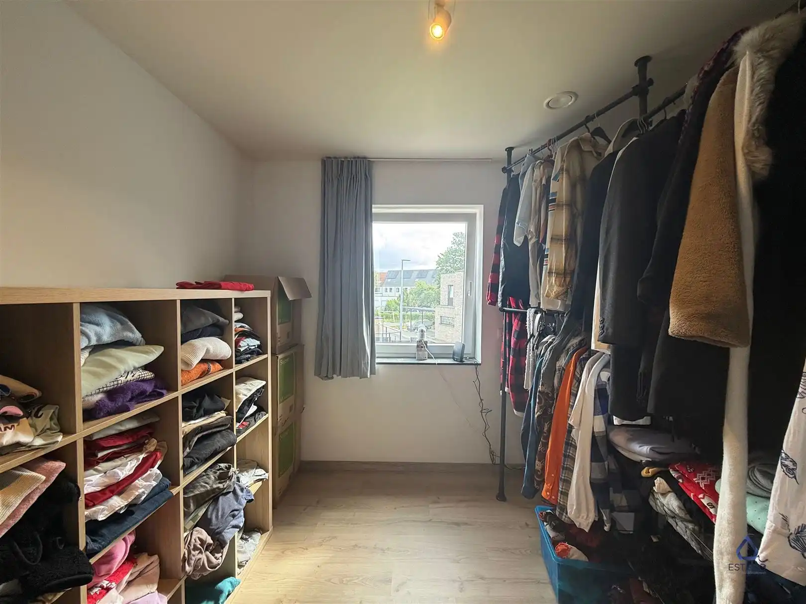Recente halfopen woning met 3 slaapkamers en tuin foto 12