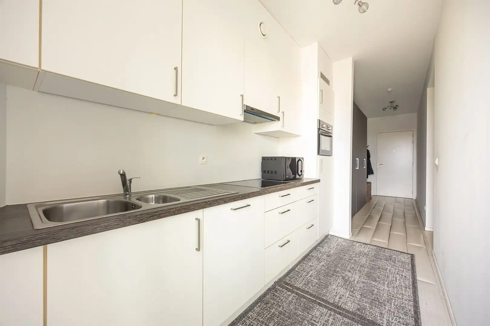 Lichtrijk appartement met groenzicht, parking en groot terras foto 7