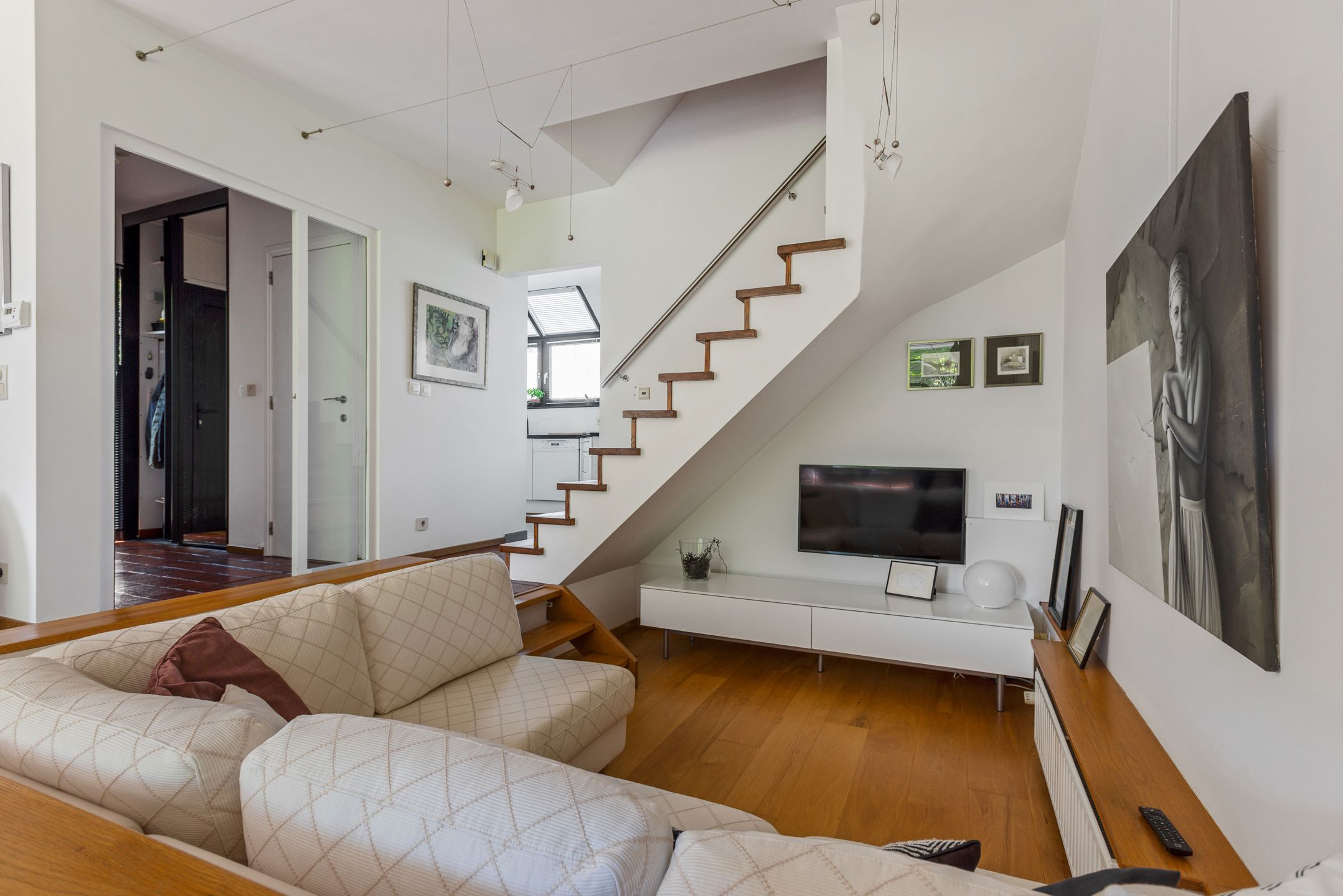 Ruime halfopen woning met schitterende tuin! foto 8