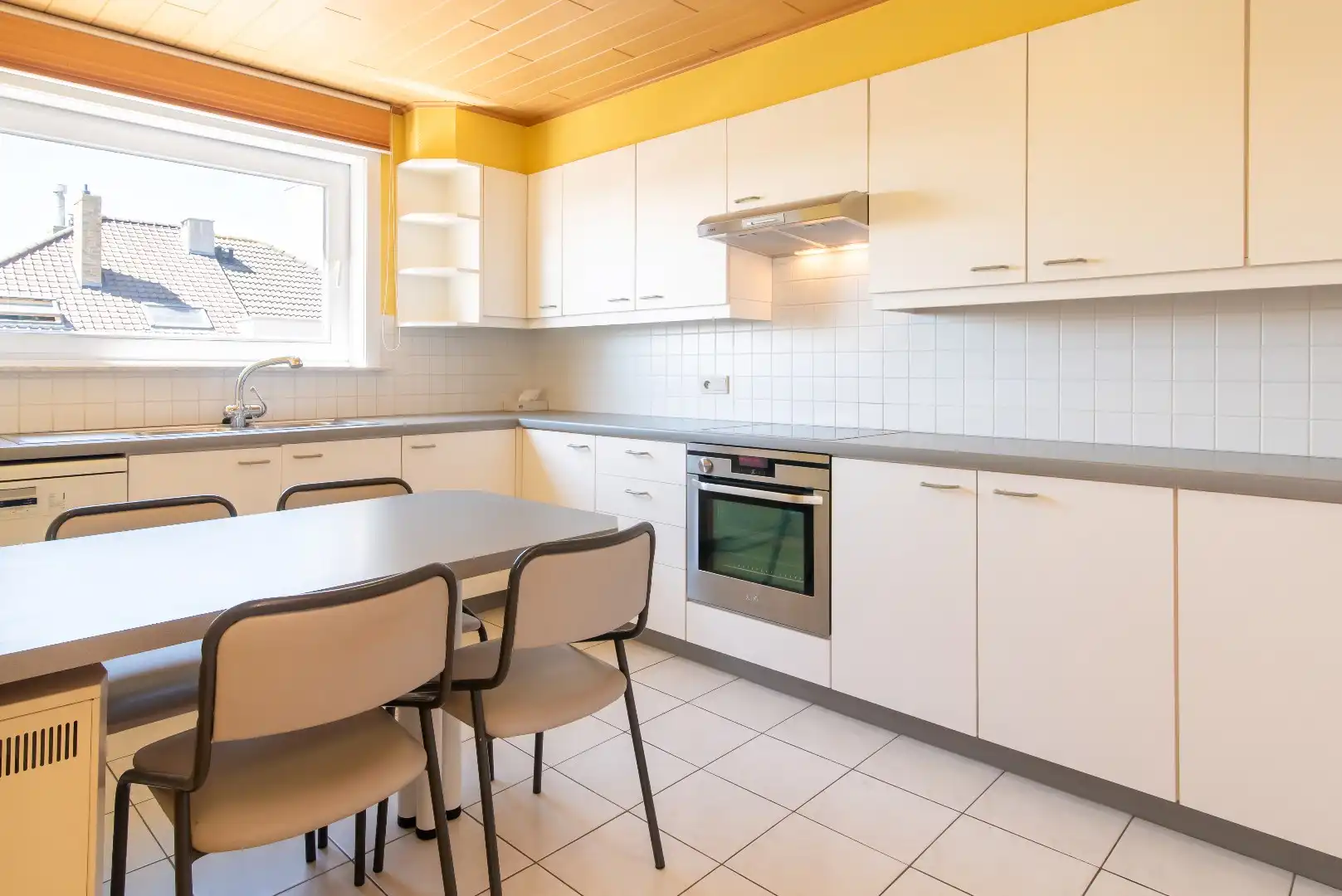 Ruim appartement met top ligging en zeezicht! foto 5