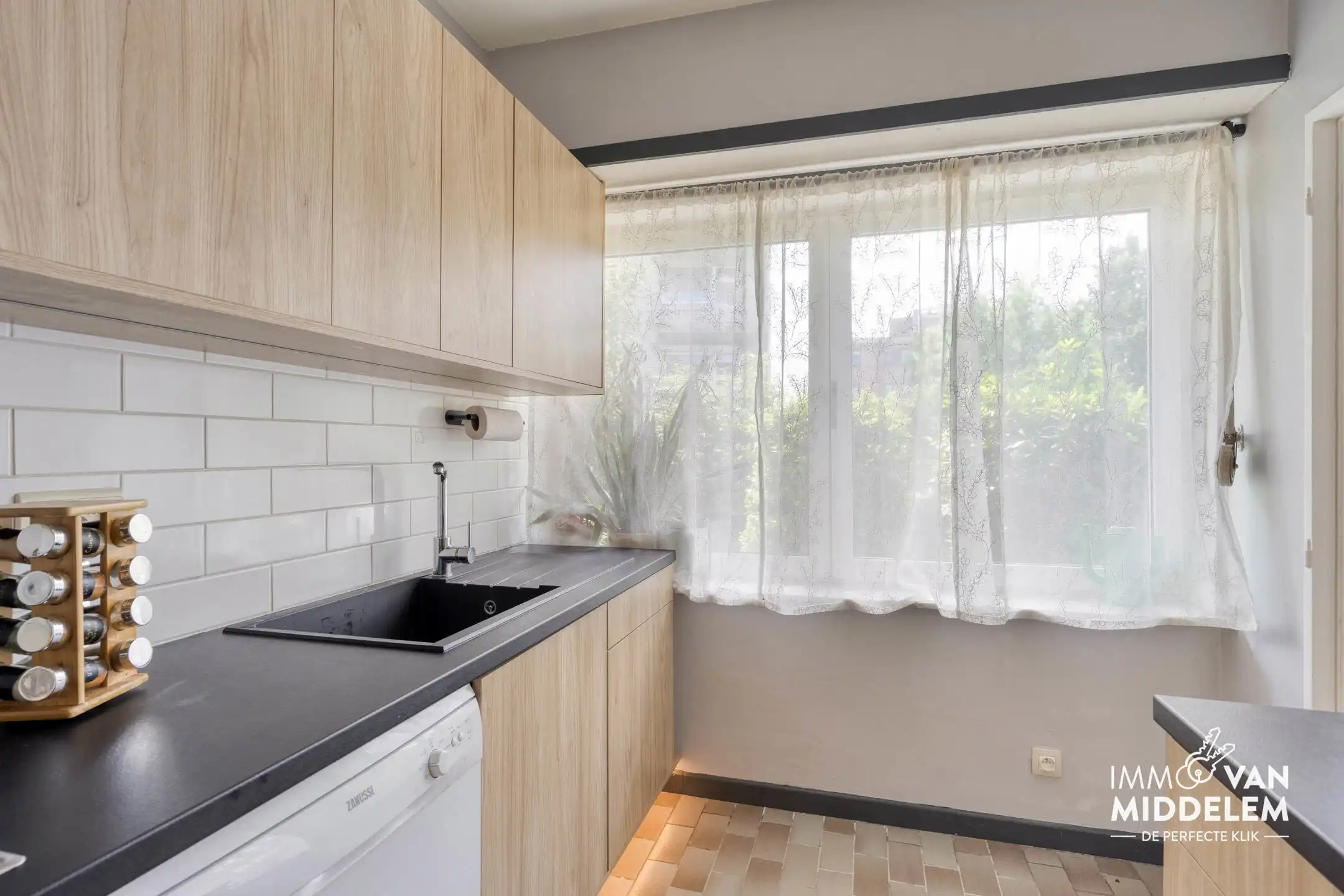 GELIJKVLOERS APPARTEMENT MET 2 KAMERS, TUIN EN GARAGE foto 8