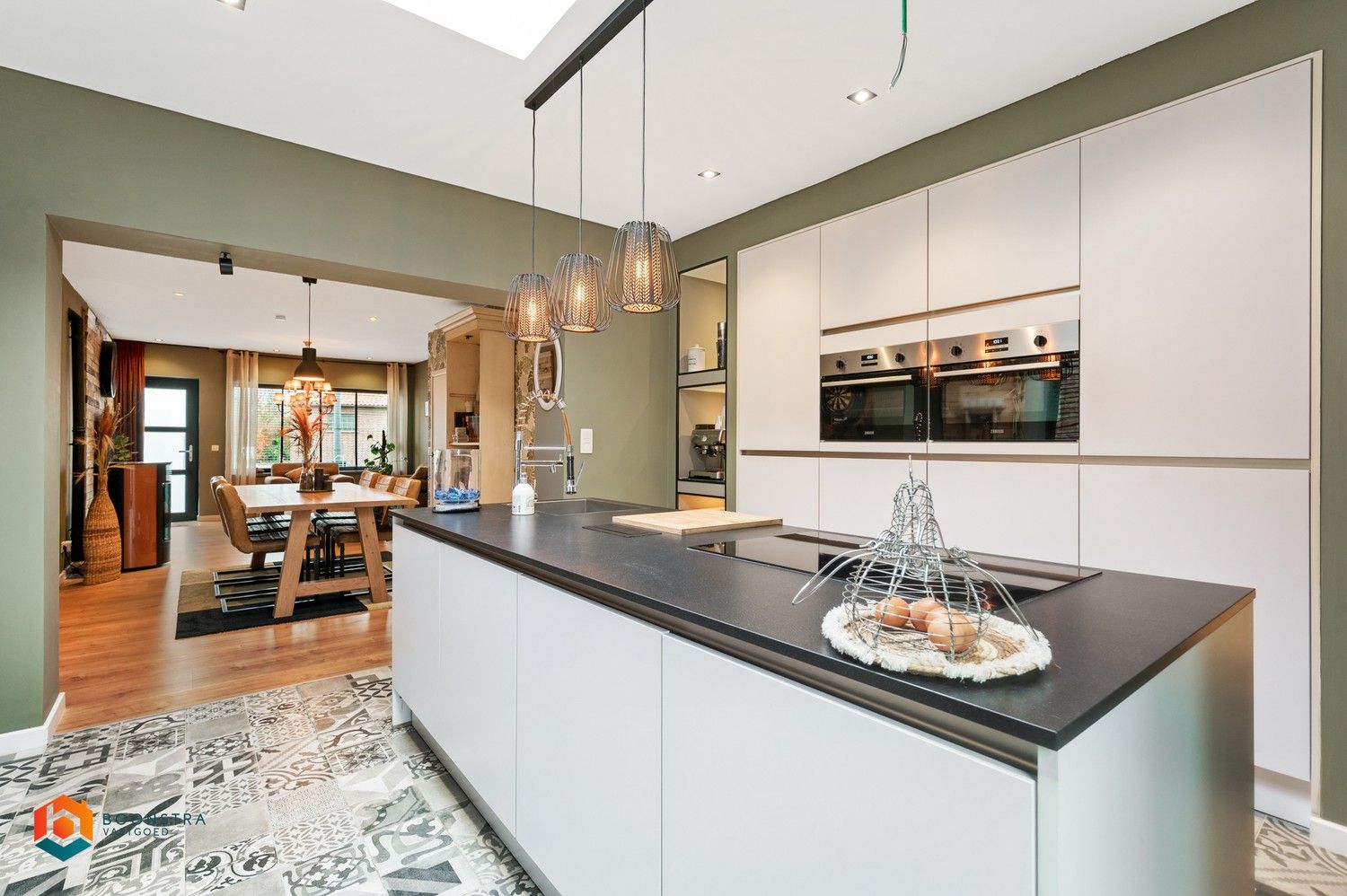 Gerenoveerde woning met 3 slaapkamers foto 2