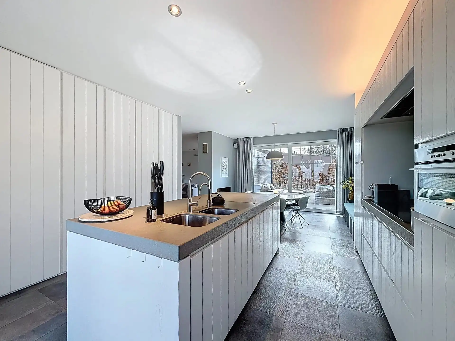 Prachtige luxueus ingerichte woning met 4 slaapkamers en 2 badkamers op een mooi perceel met bijgebouw. foto 17