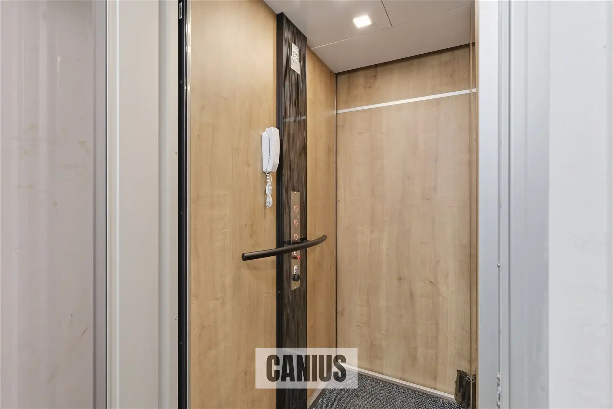 STIJLVOLLE HALFOPEN BEBOUWING MET DRIE SLAAPKAMERS EN LIFT foto 24