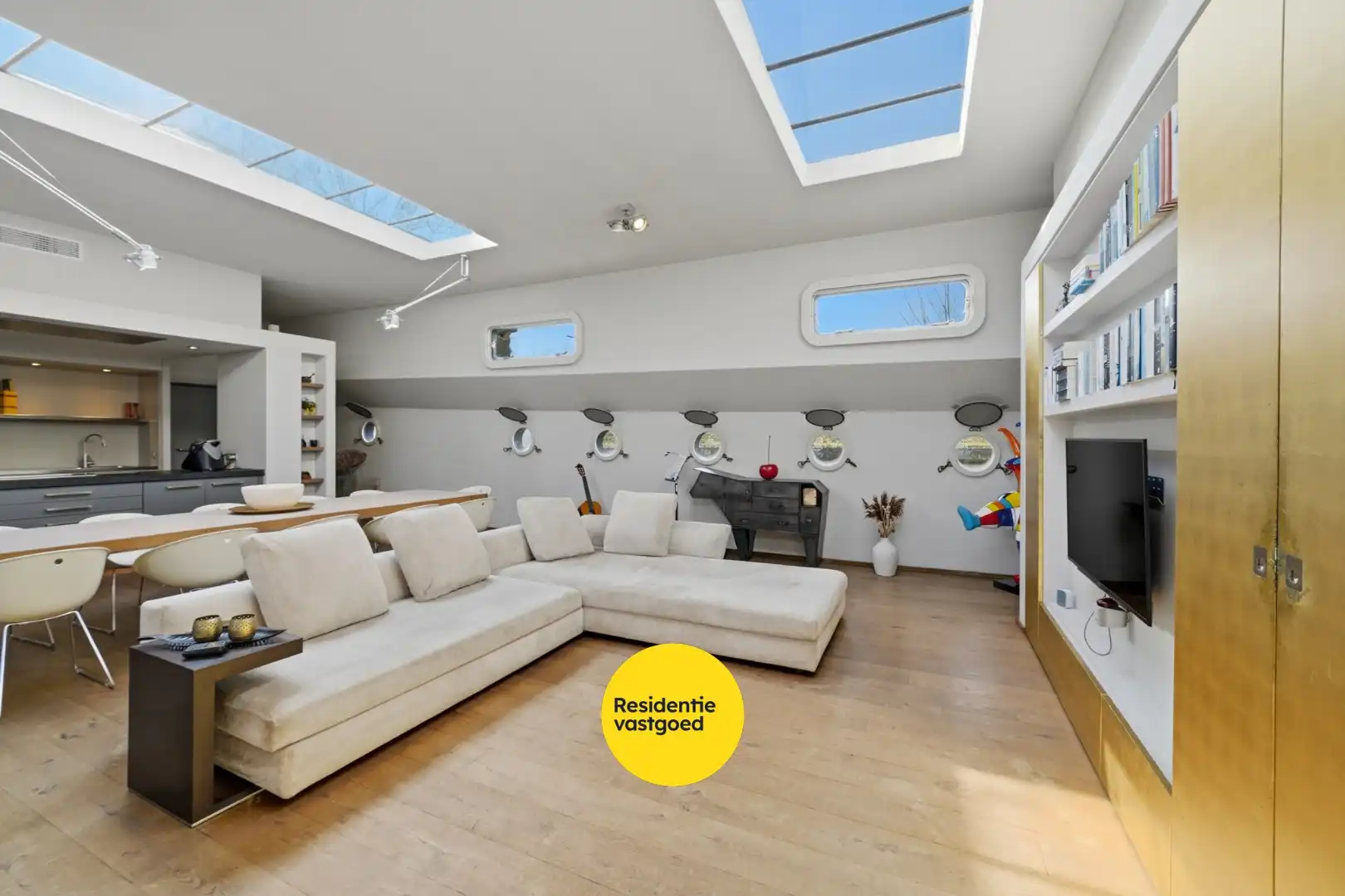 Unieke woonboot met B&B en vergunde ligplaats in Plassendale foto 13