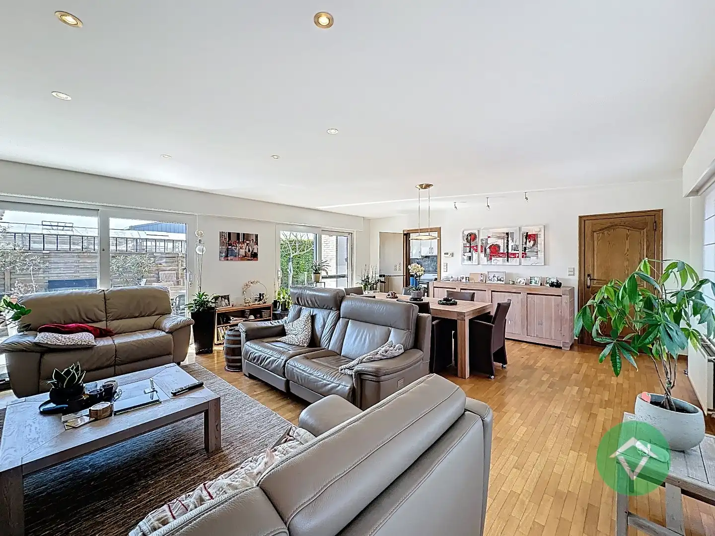 Ruime gezinswoning met dubbele garage in Koekelare foto 7